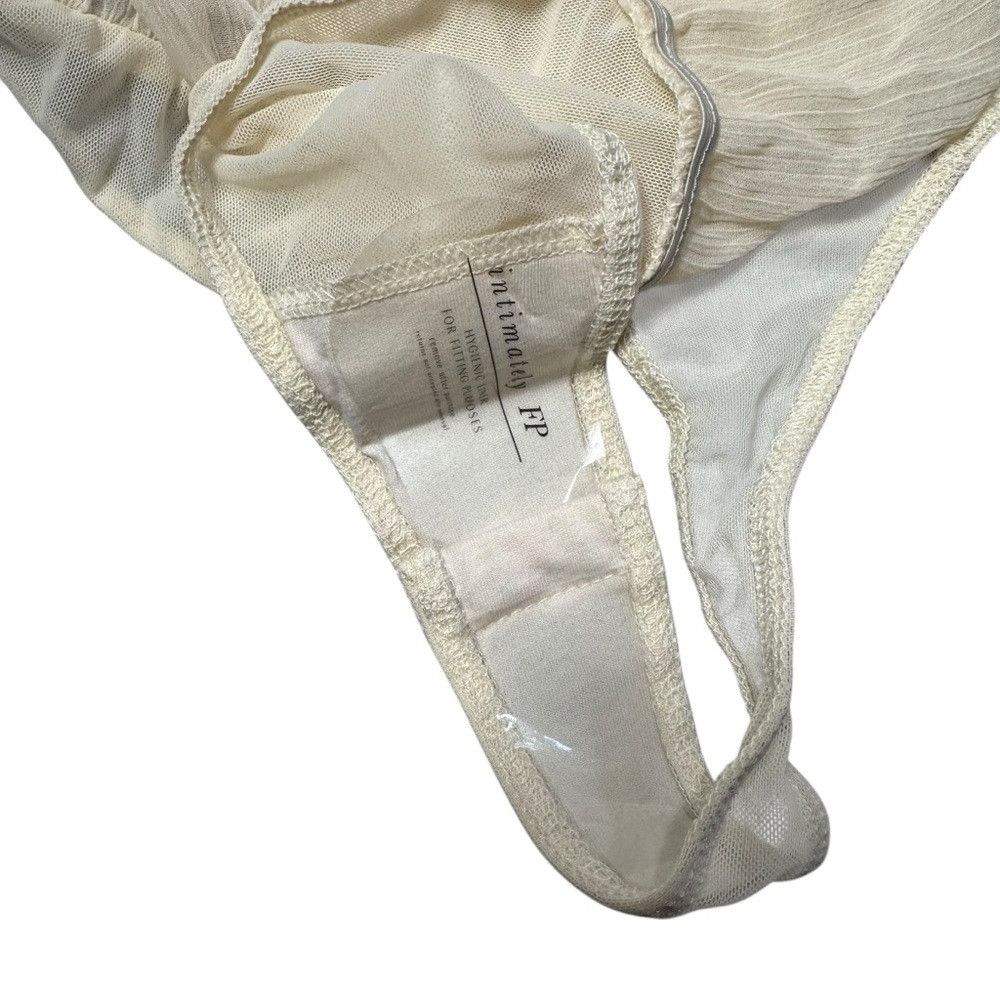 Free People NWT New $98 Free People Give Me Drama Ivory Bodysuit Size M Size M / US 6-8 / IT 42-44 - 6 Thumbnail
