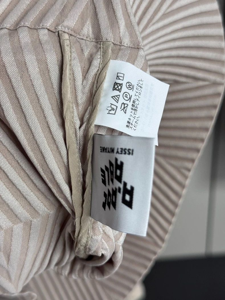 Issey Miyake Issey Miyake size:1 Beige origami flower bud short-sleeved Size XS / US 0-2 / IT 36-38 - 3 Thumbnail