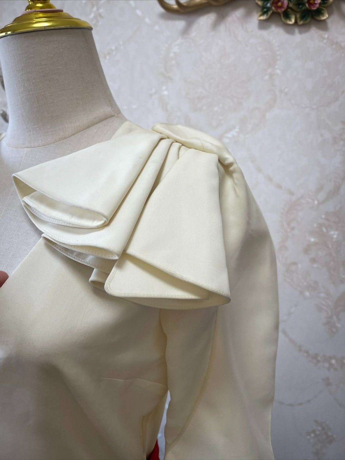 Gucci GUCCI Block Ivory Pleated V-Neckline Red Bow Maxi Gown Size S / US 4 / IT 40 - 7 Thumbnail