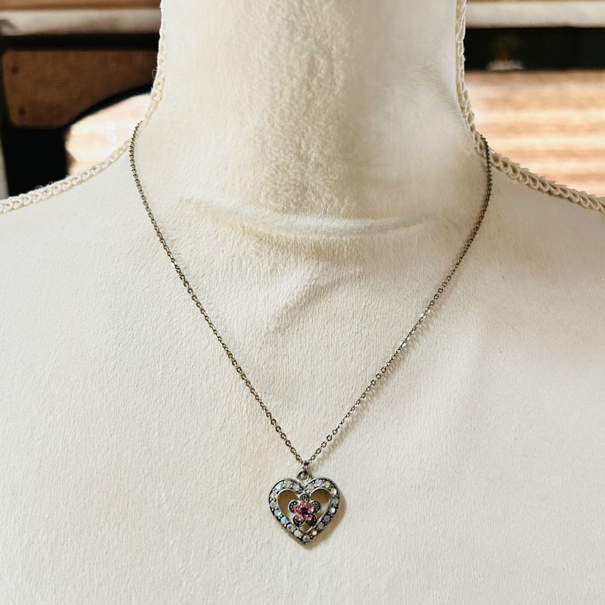 Vintage Vintage 80s aurora borealis crystal heart on chain necklace Size ONE SIZE - 3 Thumbnail