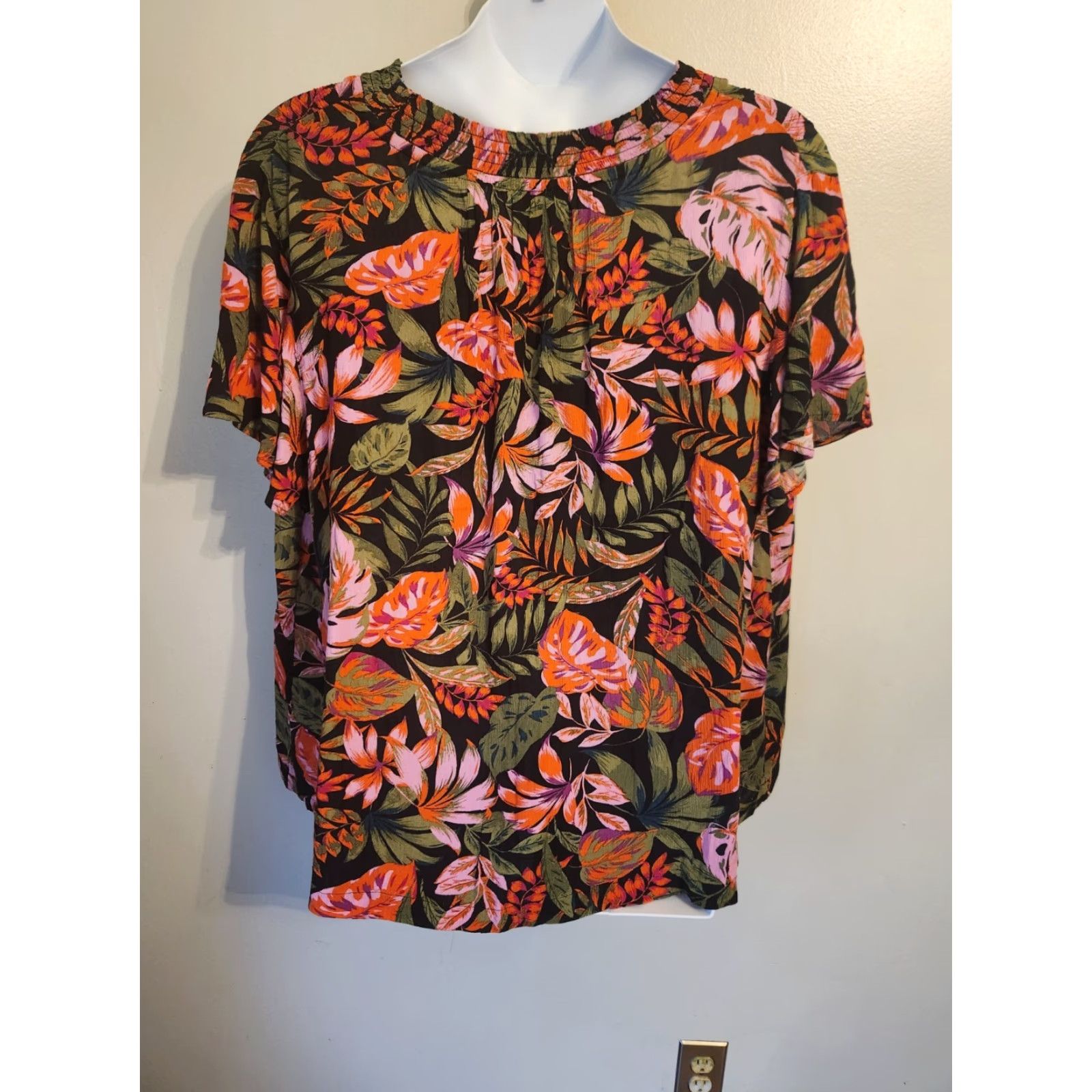 Vintage Terra & Sky Black Floral Print Top Smocked Trim Crinkle Short Sleeve V-Neck 2X Plus Blouse Womens Size XXL / US 16-18 / IT 52-54 - 5 Thumbnail