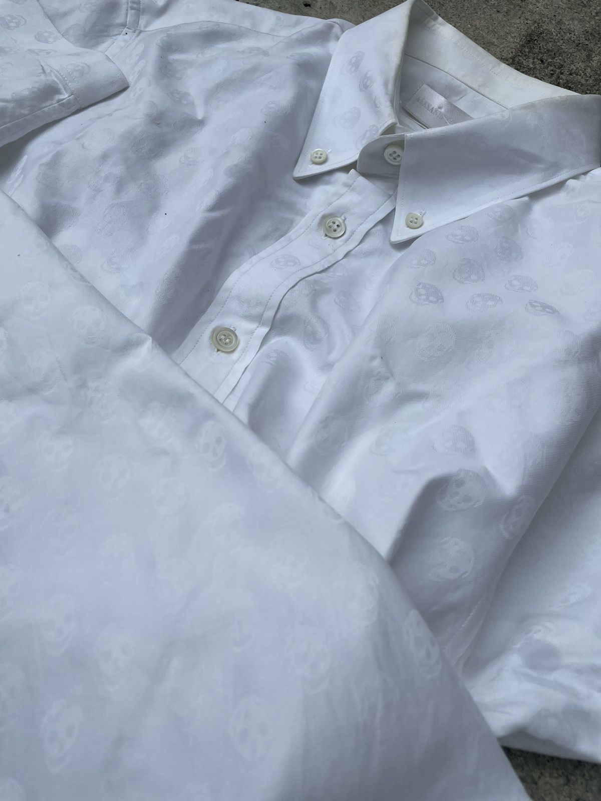 Alexander McQueen Alexander Mcqueen Skull Fullprint Brad Pitt Shirt Size US S / EU 44-46 / 1 - 11 Thumbnail
