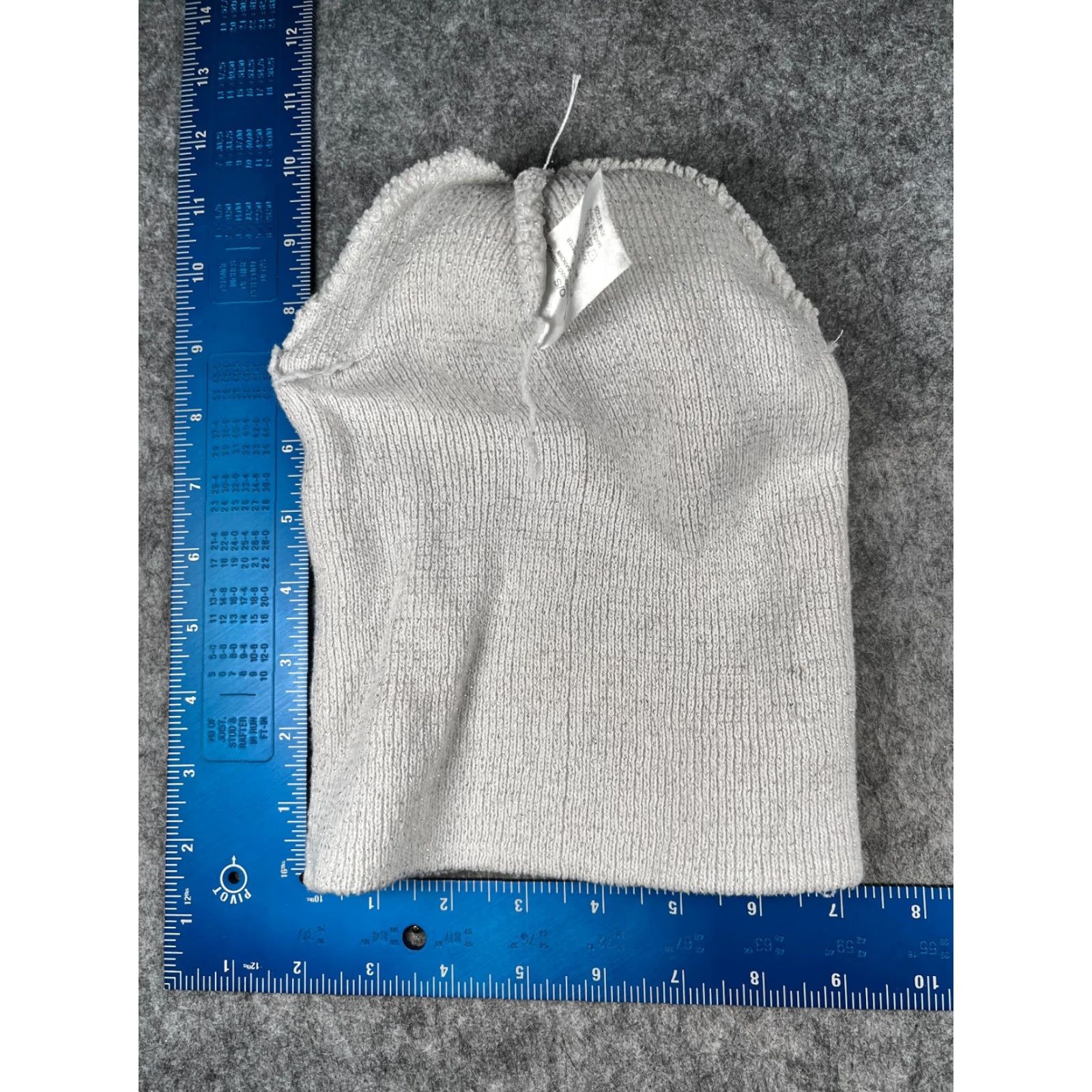 Vintage Beanie Toque Womens One Size White Gray Knit Polyester Blend Sparkly Ski Pom Hat Size ONE SIZE - 6 Thumbnail