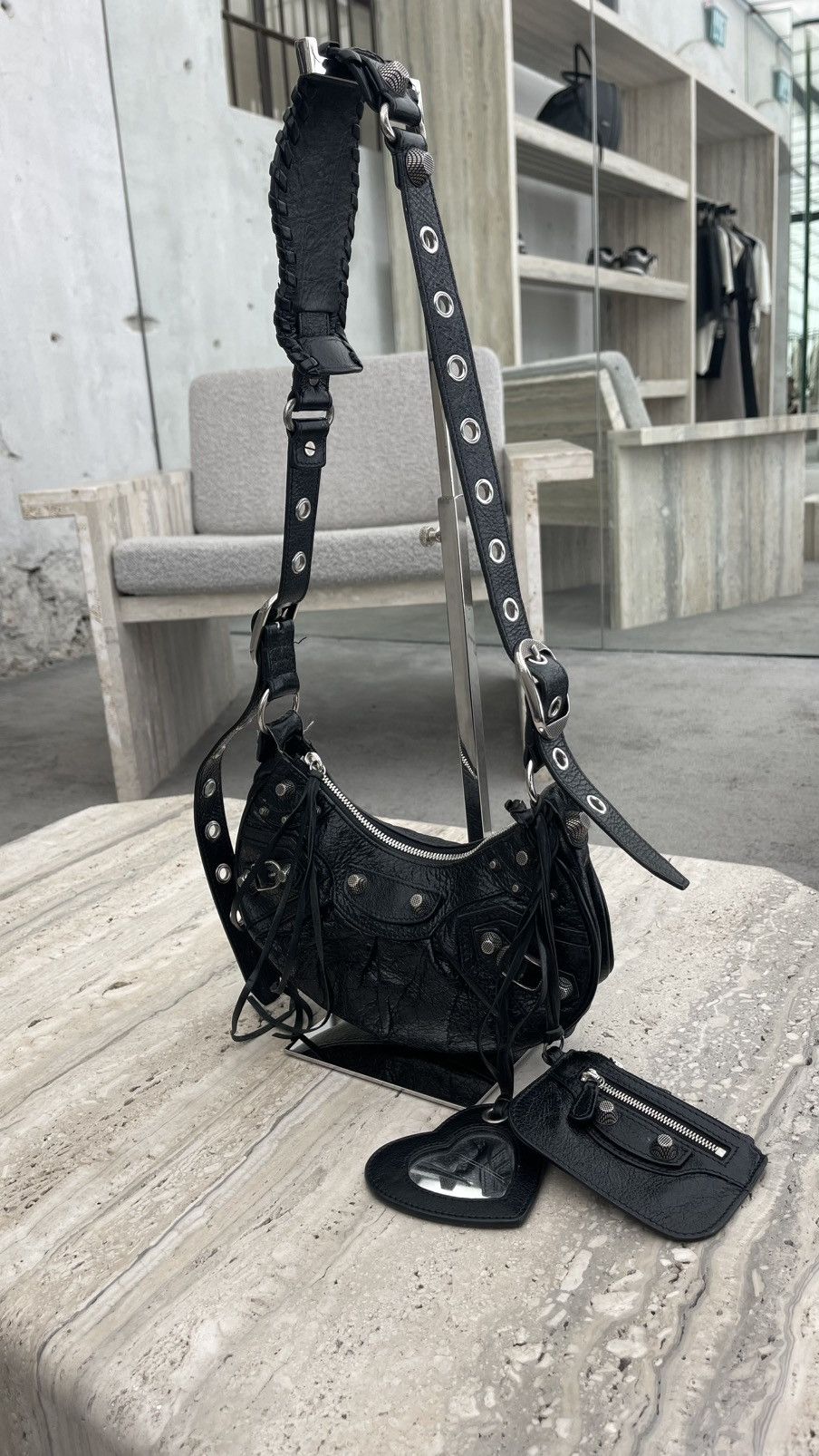 Balenciaga Balenciaga le cagole xs in black Size ONE SIZE - 2 Thumbnail