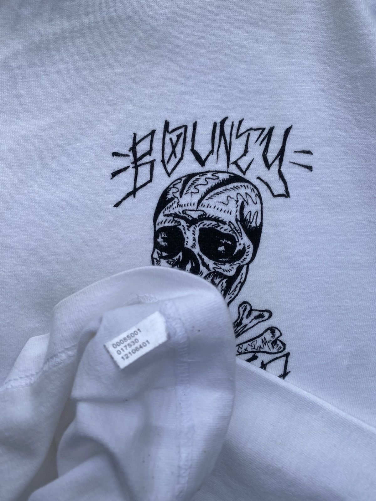 Bounty Hunter Rare Vintage 00s Bounty Hunter Skull Illustration Tshirt Size US M / EU 48-50 / 2 - 18 Thumbnail