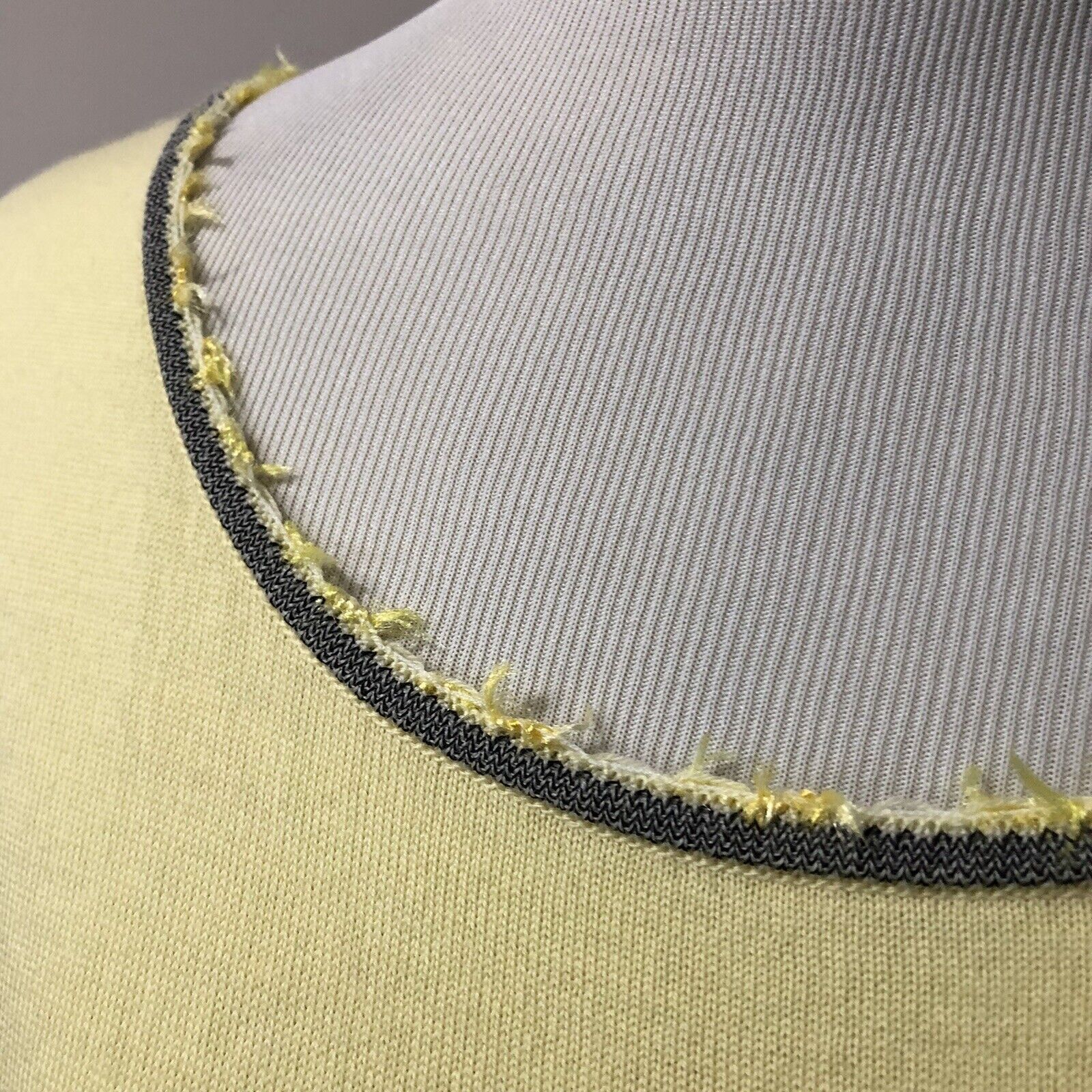 Escada Escada Top Sweater Tank Thin Knit Sleeveless Yellow Wool Siz Size M / US 6-8 / IT 42-44 - 4 Thumbnail