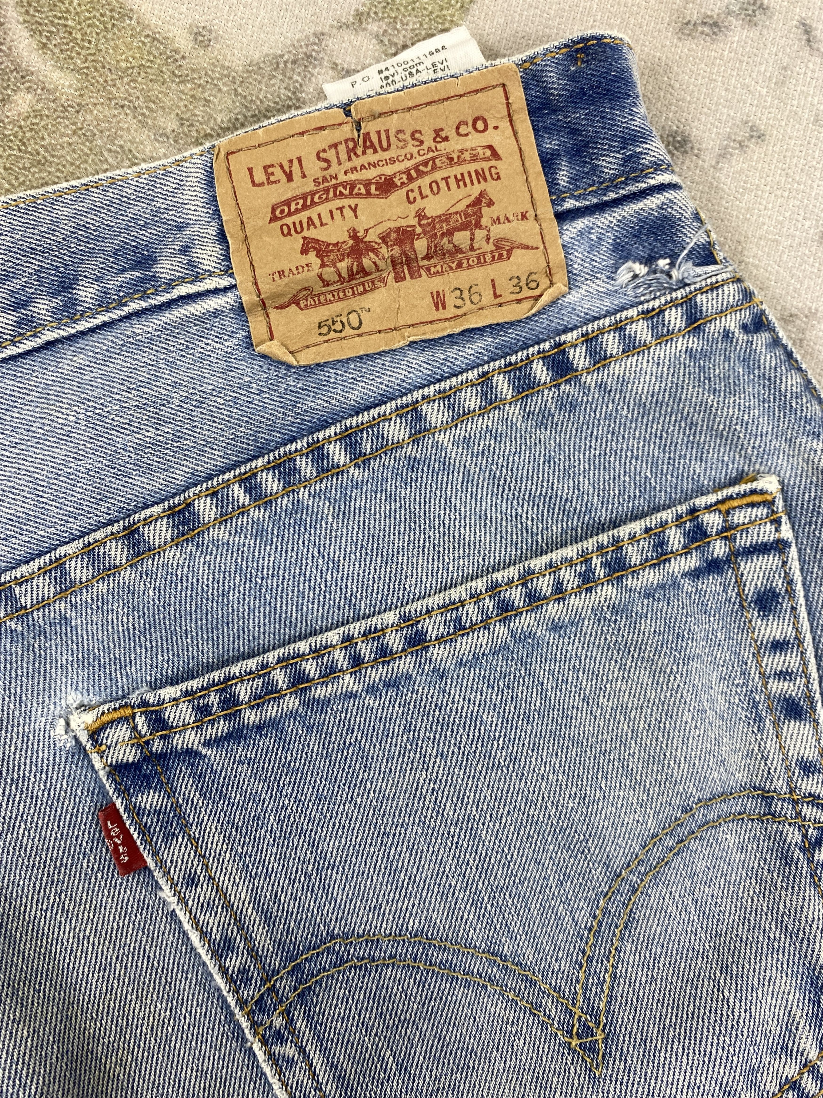 Levi's Light Wash Vintage Levi's 550 Relaxed Fit Denim 36x35 -JN652 Size US 36 / EU 52 - 12 Thumbnail