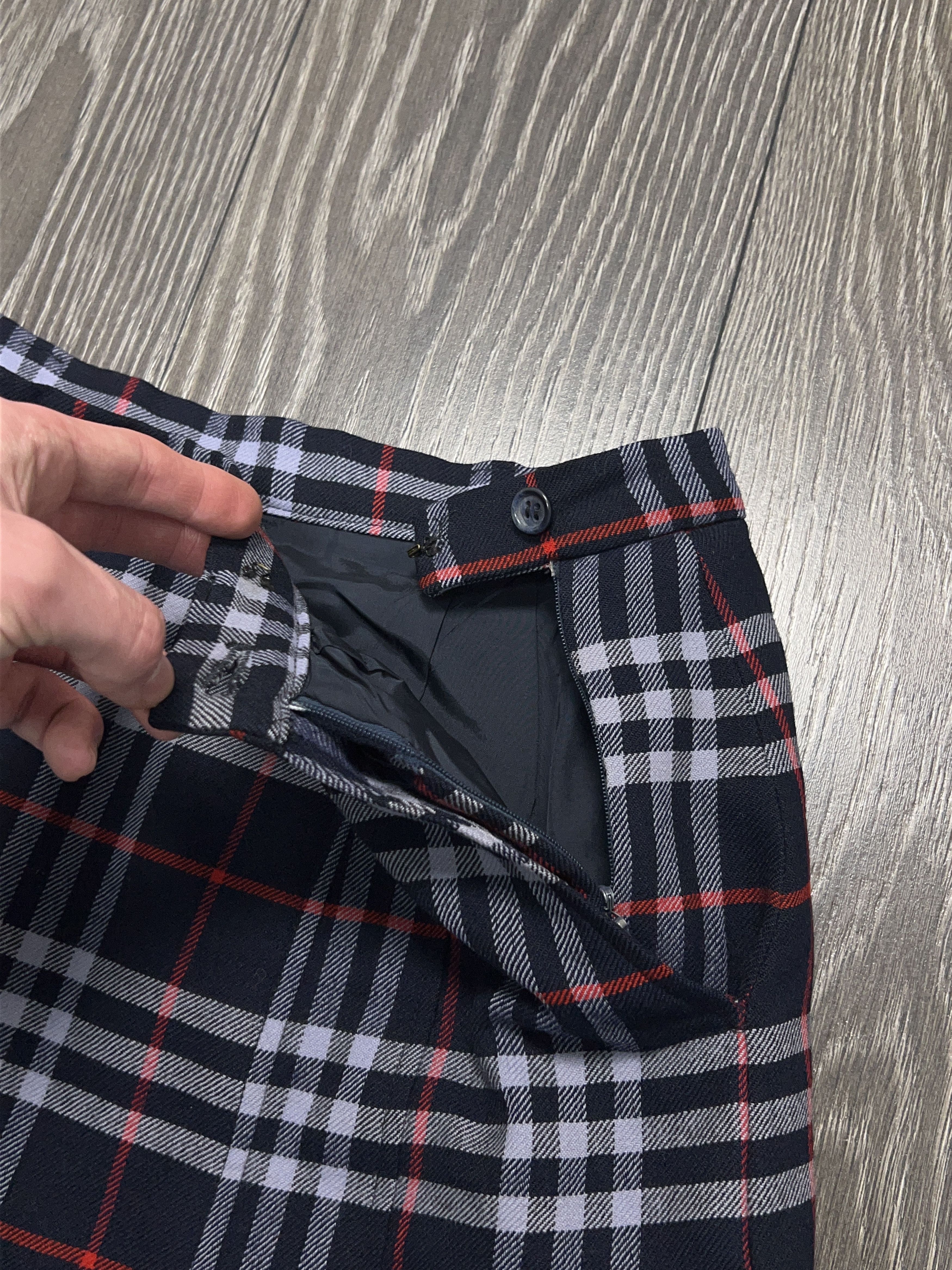 Burberry Vintage Womens 1990s Burberrys London Wool Check Plaid Skirt Size 28" / US 6 / IT 42 - 5 Thumbnail