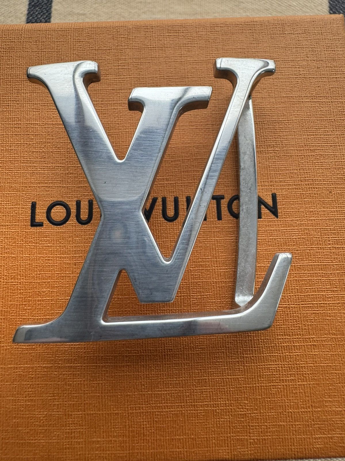 Pre-owned Louis Vuitton Authentic  Belt Buckle 40 Mm In Silver