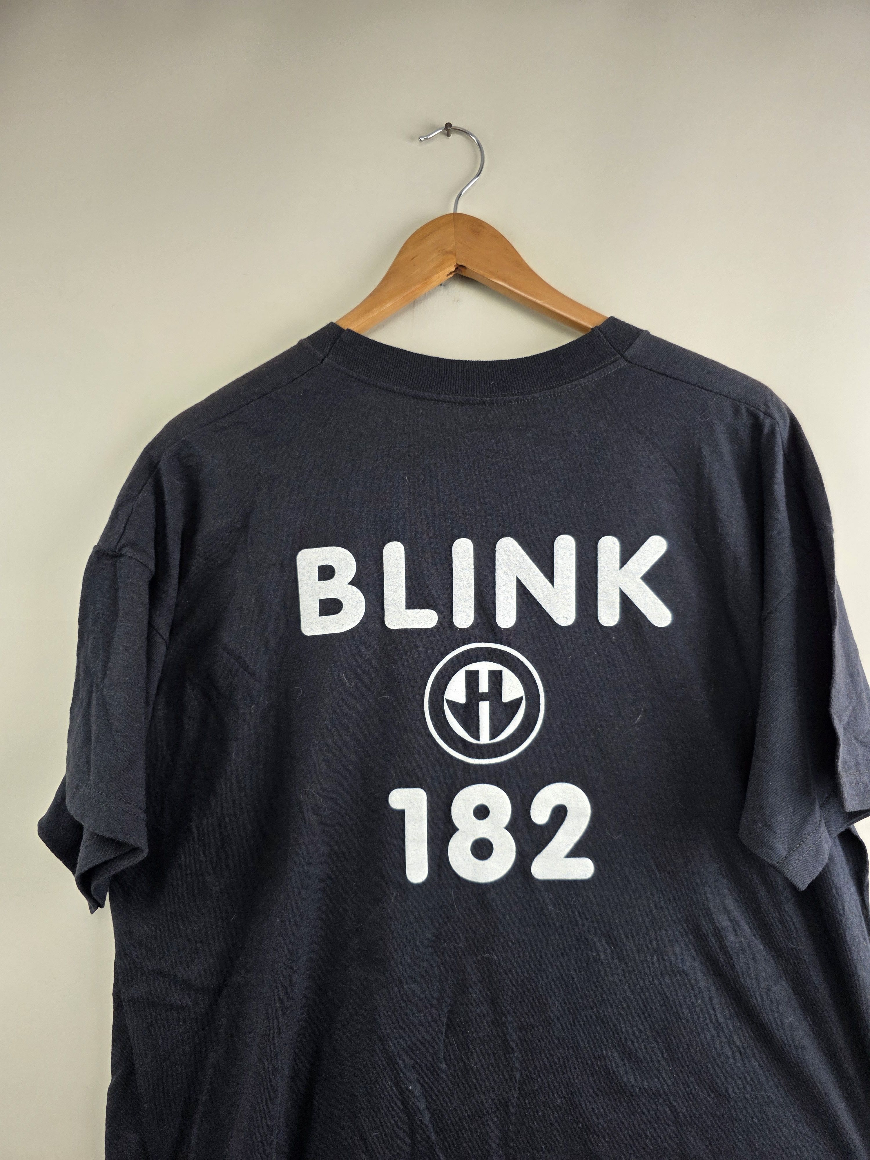 Band Tees 2000 Blink 182 Y2K Vintage band tee XL 23" 29" Size US XL / EU 56 / 4 - 7 Thumbnail