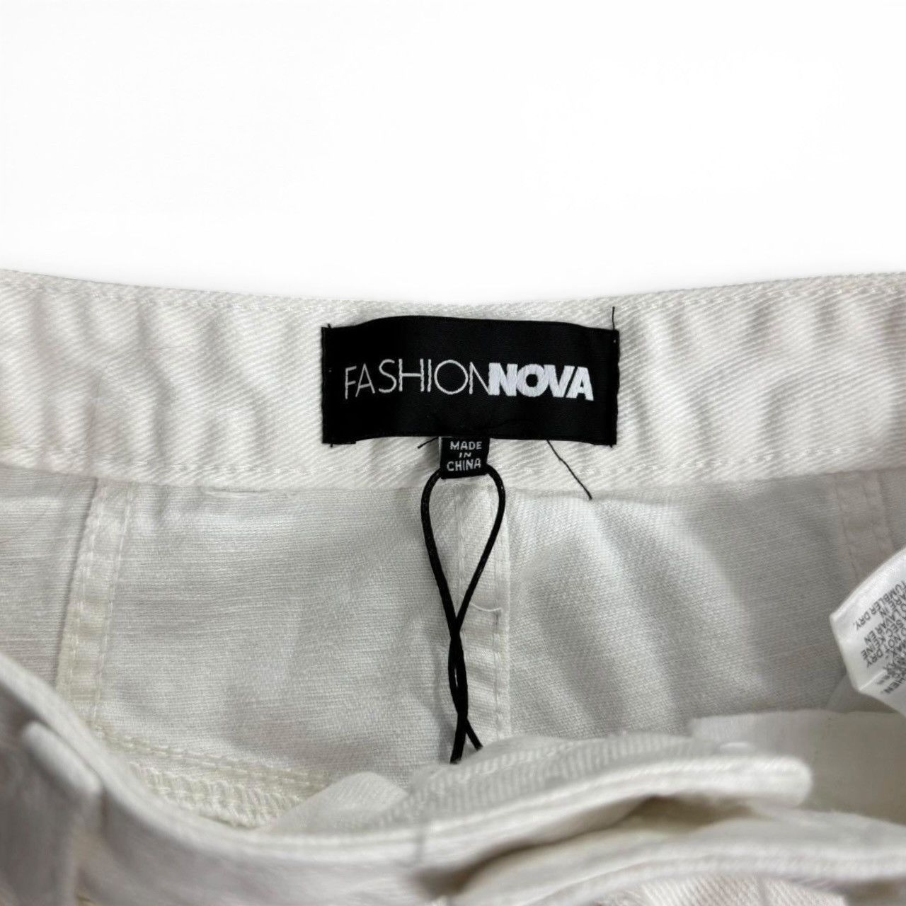 Fashion Nova White Multi-Pocket Wide Leg High Waisted Baggy Cargo Pants Size 28" / US 6 / IT 42 - 4 Thumbnail