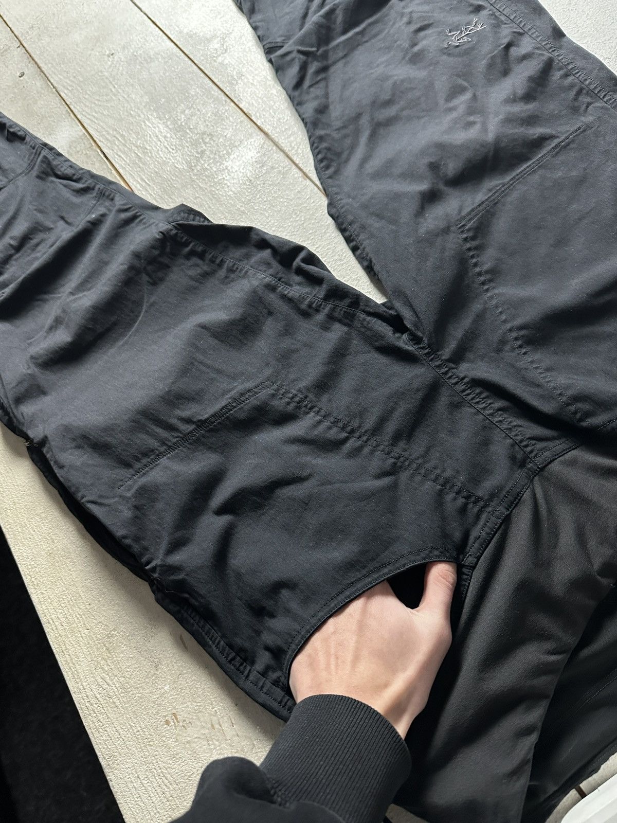 Arc'teryx 🚨 RARE ARC’TERYX BLACK CARGO MULTIPOCKET TRACKING Size 27" / US 4 / IT 40 - 7 Thumbnail