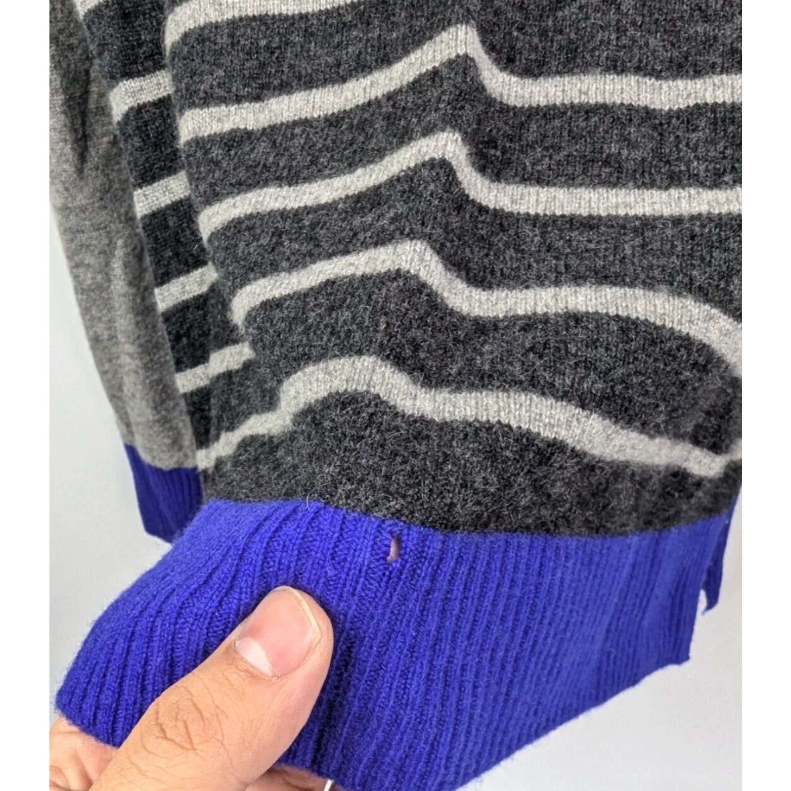 Vintage Quotation Sweater Striped Cashmere Gray Black Blue Womens XS (Holes) - Quilting? Size XS / US 0-2 / IT 36-38 - 2 Thumbnail