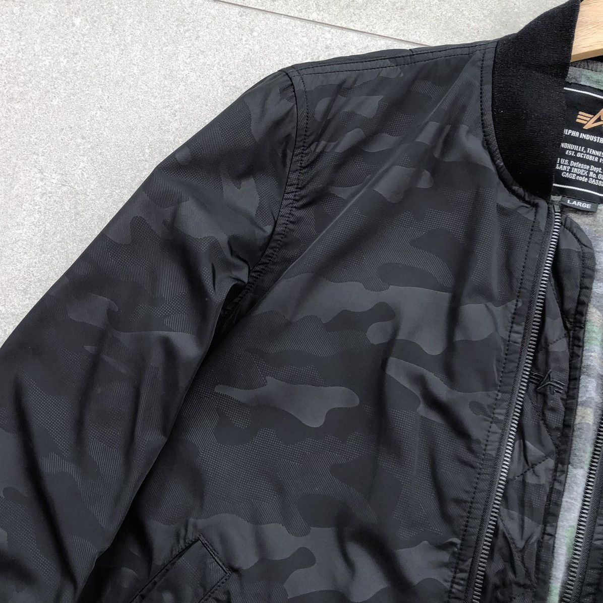 Alpha Industries Alpha Industries camouflage "MA-1 Nylon Bomber Jacket Size US M / EU 48-50 / 2 - 5 Thumbnail