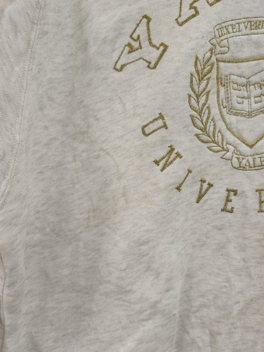 Vintage Vintage 90's Yale University Gold Emboidered Sweatshirt Size US L / EU 52-54 / 3 - 9 Thumbnail