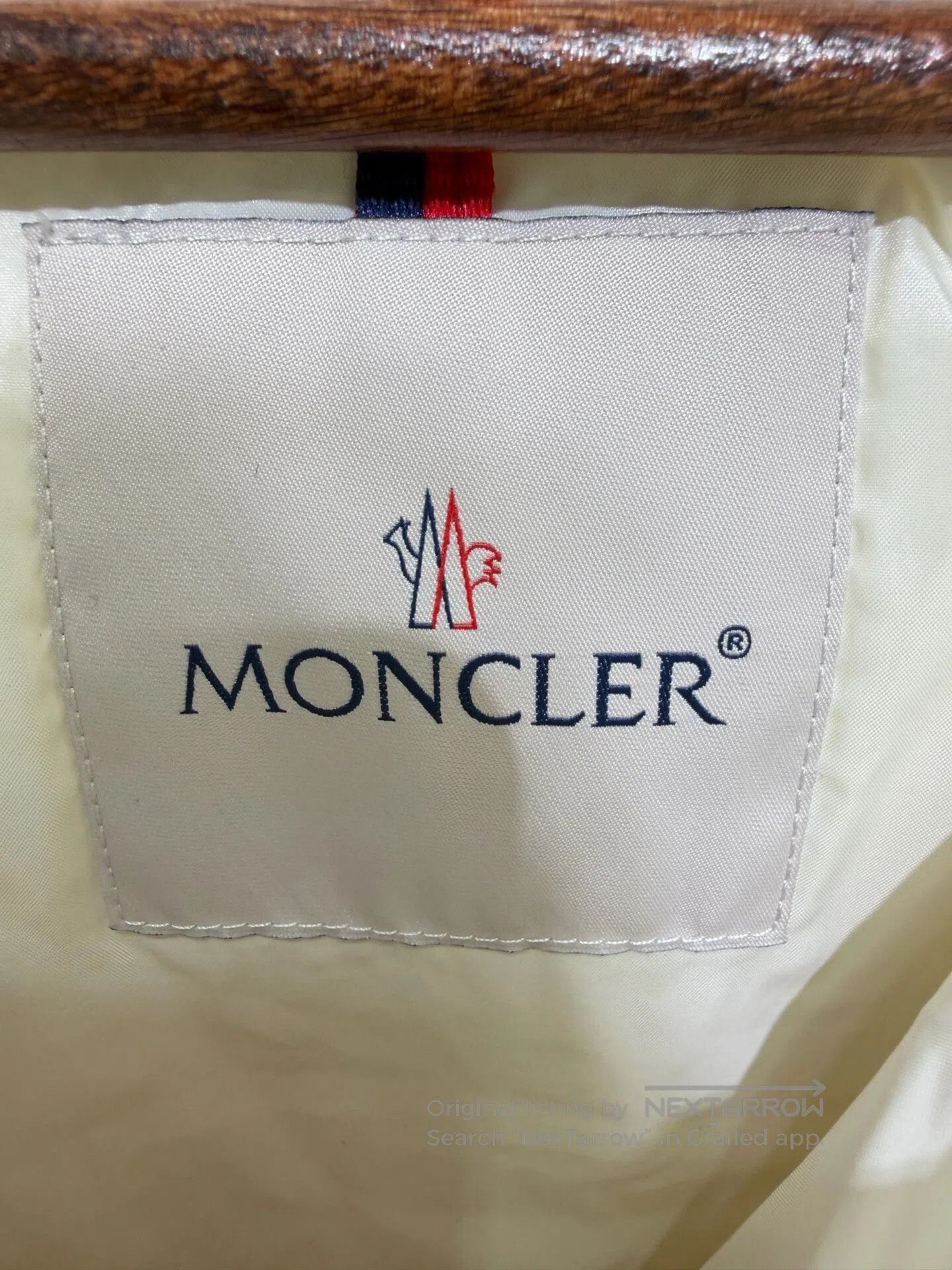 Moncler Women's White Hooded Down Jacket. Size XS / US 0-2 / IT 36-38 - 7 Thumbnail