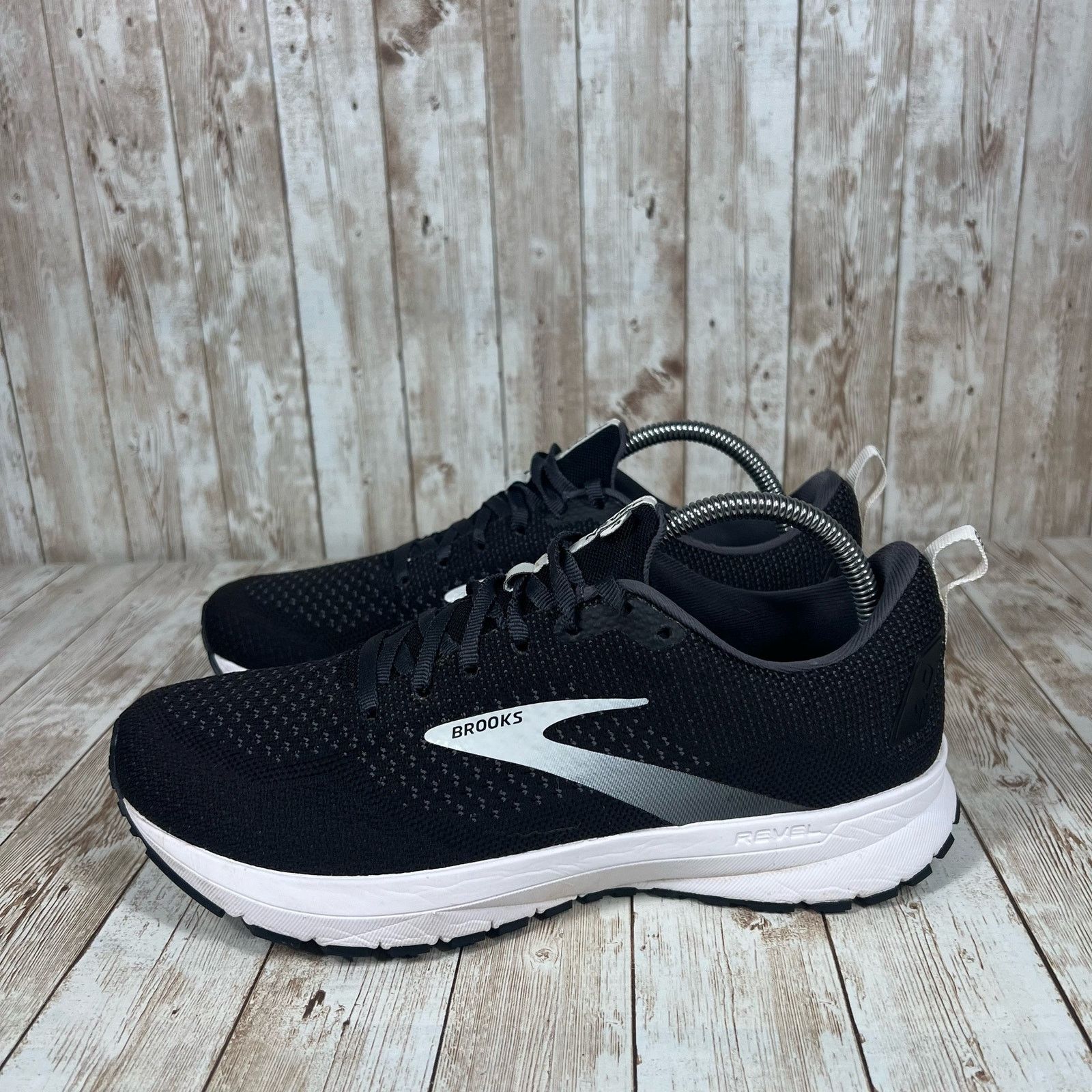 Brooks Brooks revel 4 black white run Mens 8.5 Size US 8.5 / EU 41-42 - 2 Thumbnail