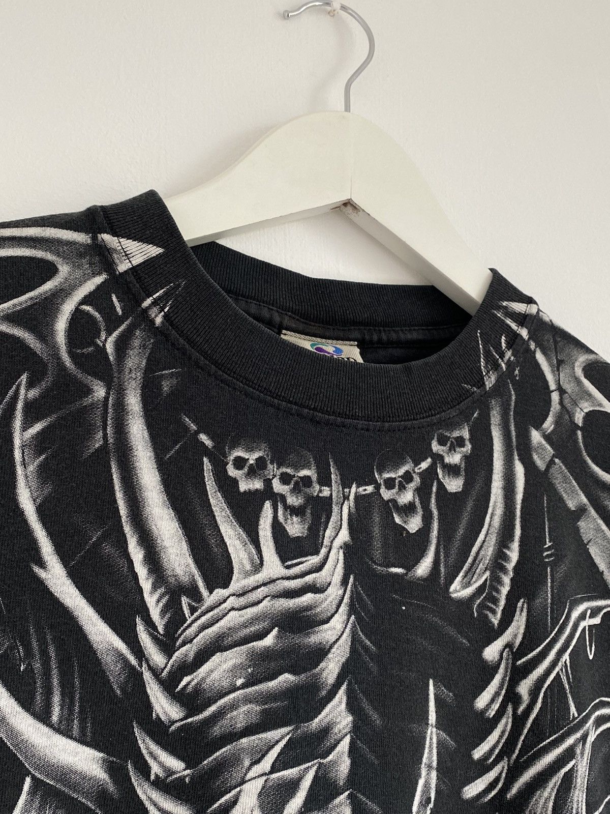 Liquid Blue × Vintage Vintage 2001 Liquid Blue Dragon All Overprint Size US L / EU 52-54 / 3 - 5 Thumbnail
