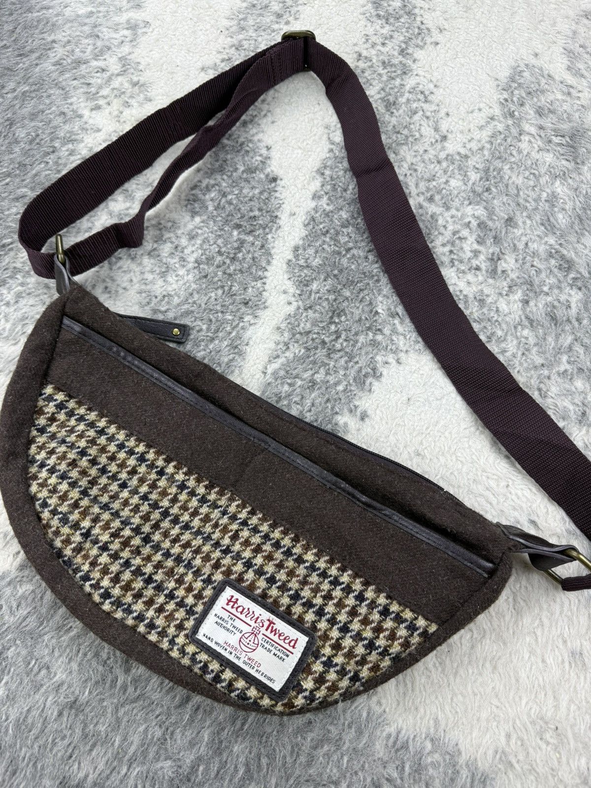 Harris Tweed × Japanese Brand Harris Tweed x Closshi Wool Banana Sling Bag Size ONE SIZE - 4 Thumbnail