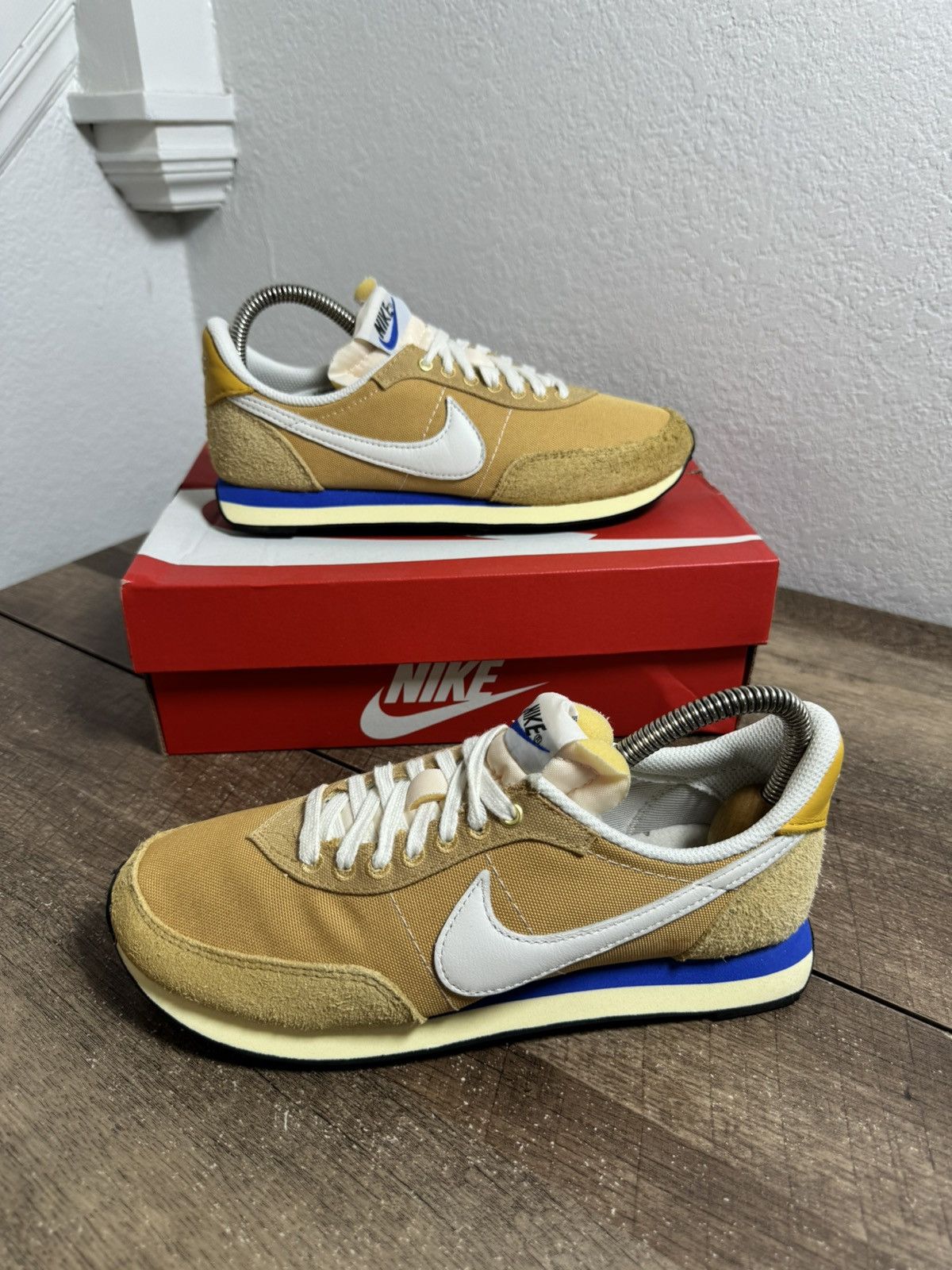 Nike Nike Women's Waffle Trainer 2 Warm Core Suede Shoes Size 7 Size US 7 / IT 37 - 2 Thumbnail