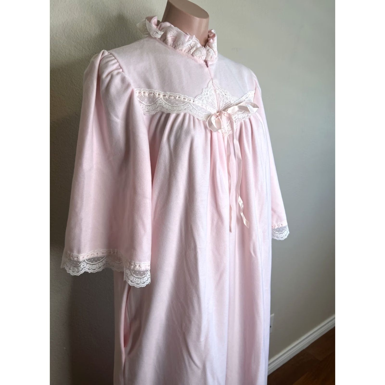 Vintage Gilligan O’malley Robe Womens L Pink Maxi Full Zip Gown New Lace, Women's — image 6 of 6