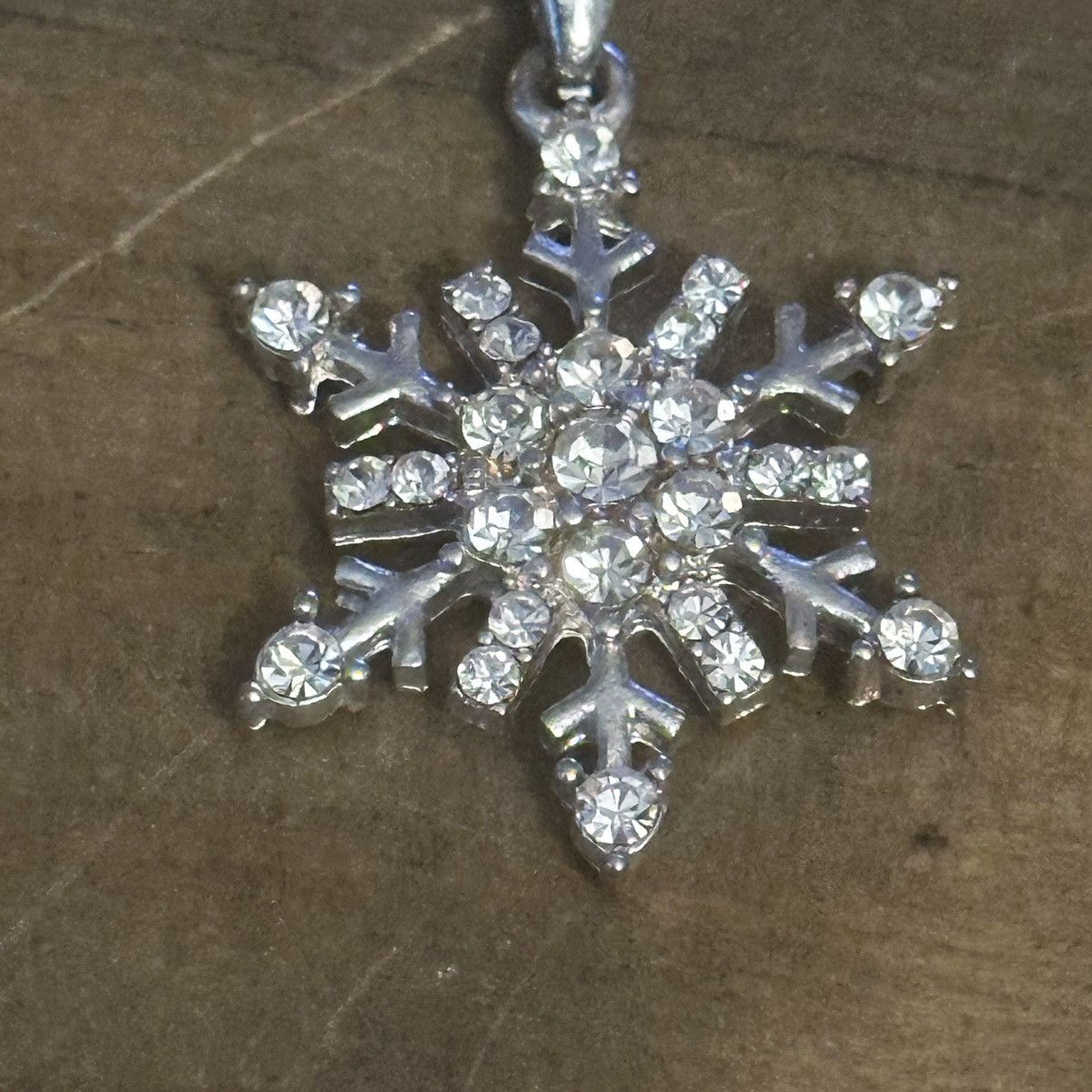 Other Silver tone rhinestone snowflake necklace Size ONE SIZE - 3 Thumbnail