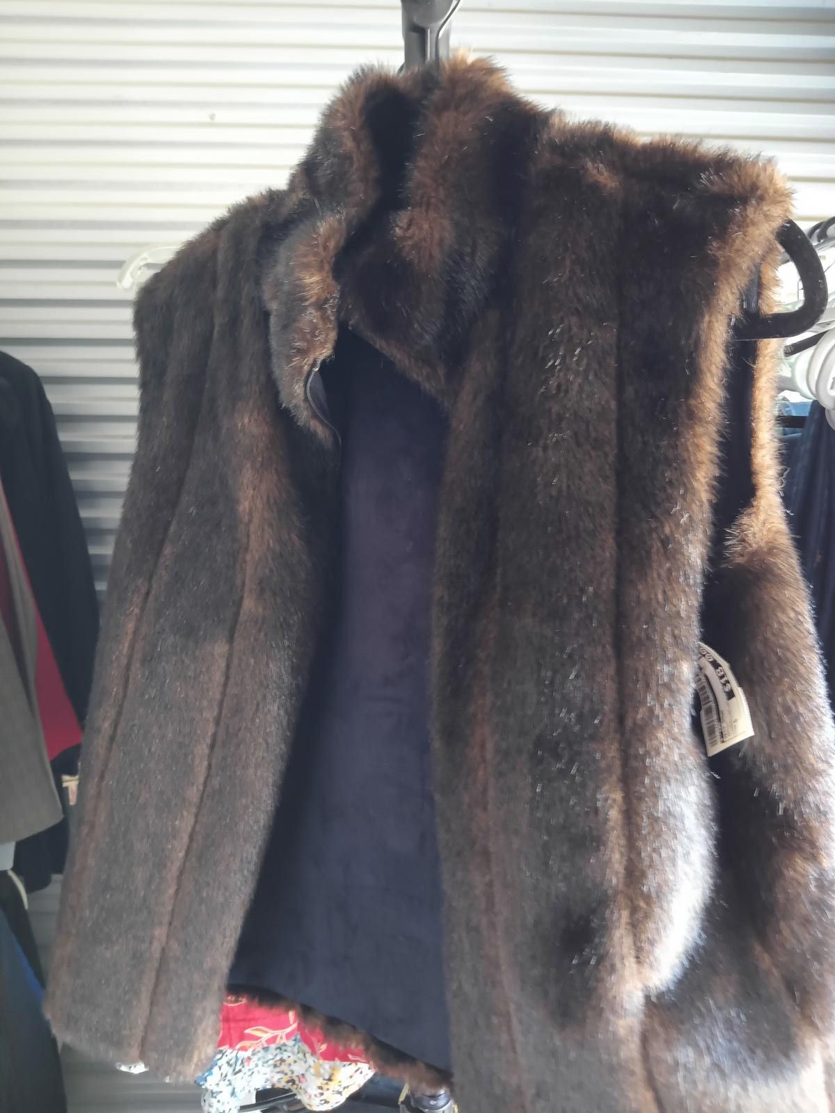 Designer Chic Faux Fur Vest for Women Size S / US 4 / IT 40 - 3 Thumbnail