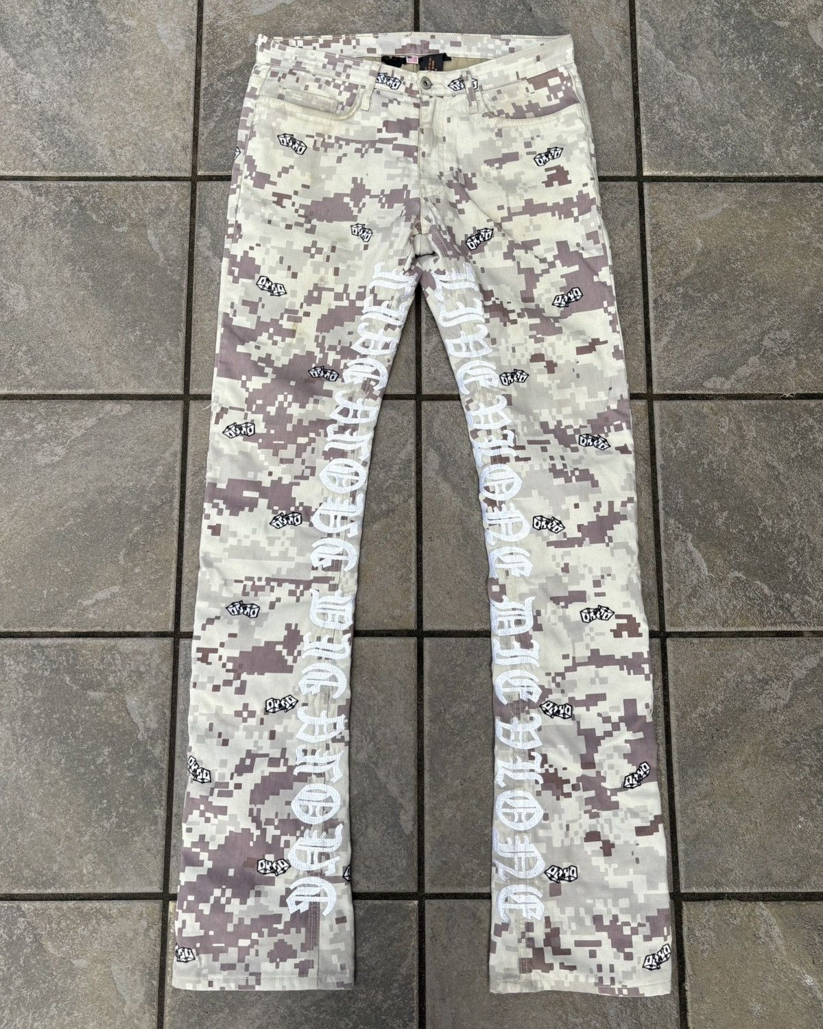 Vlone vlone old english denim digital camo dice Size US 32 / EU 48 - 1 Thumbnail