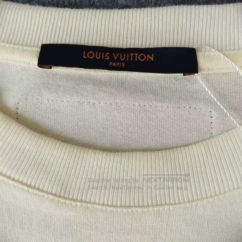 Louis Vuitton Louis Vuitton White plane full logo short sleeve Size US L / EU 52-54 / 3 - 3 Thumbnail