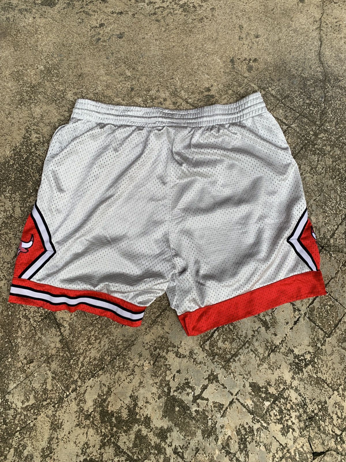 Mitchell & Ness × NBA Mitchell & Ness Hardwood Classics NBA Chicago Bulls Shorts Size 36" / US 14 / IT 50 - 3 Thumbnail