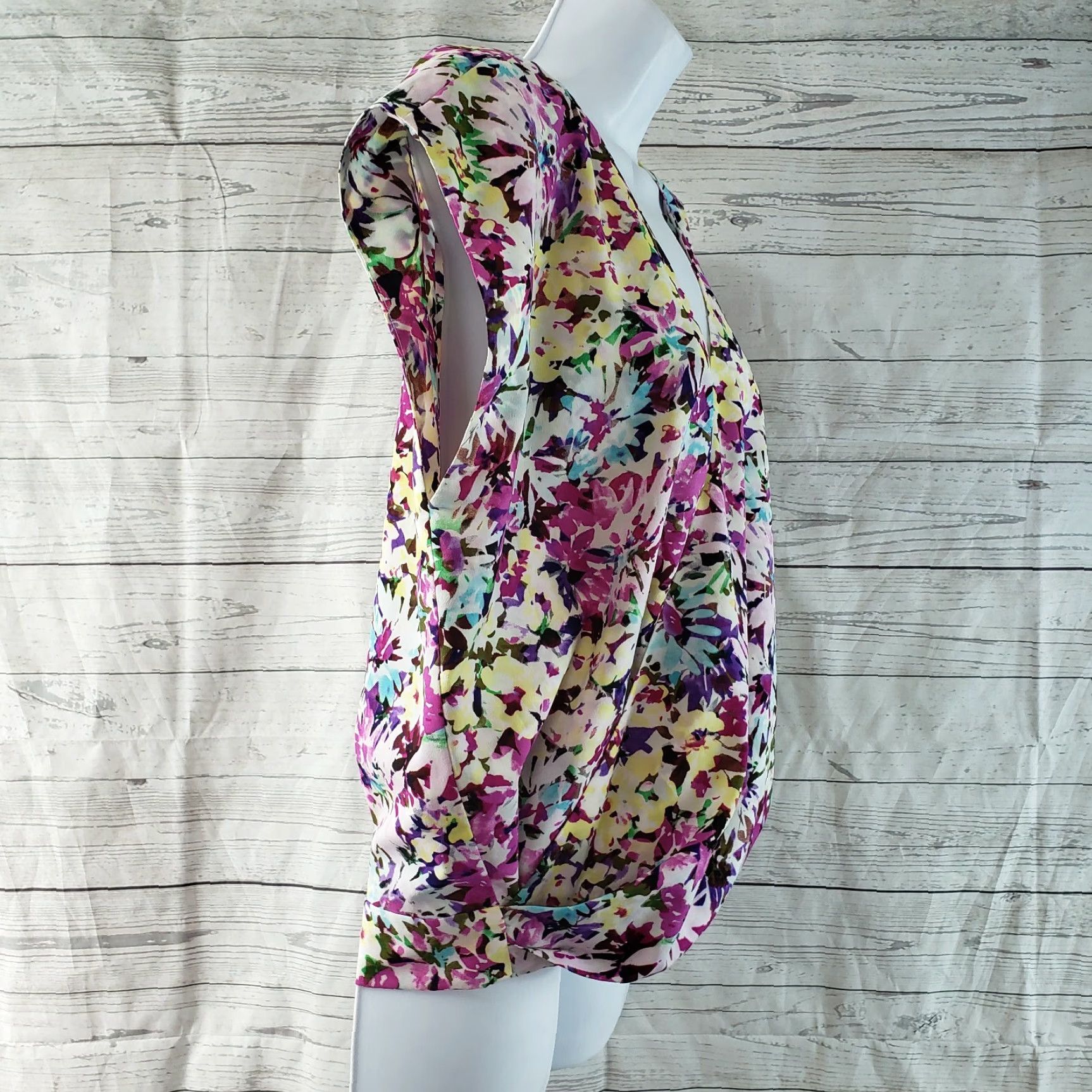 Vintage CAbi 5211 Womens Blouse Pink Yellow Floral V-Neck Medium M Shirt Womens Size M / US 6-8 / IT 42-44 - 2 Thumbnail