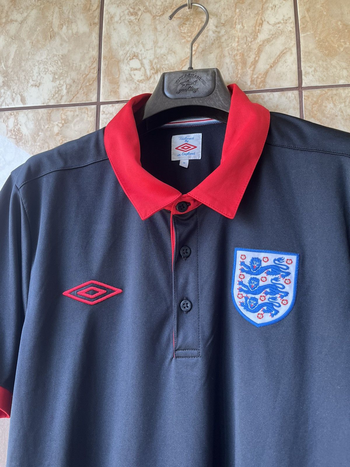 Umbro Umbro England 2010 soccer jersey Size US M / EU 48-50 / 2 - 2 Thumbnail
