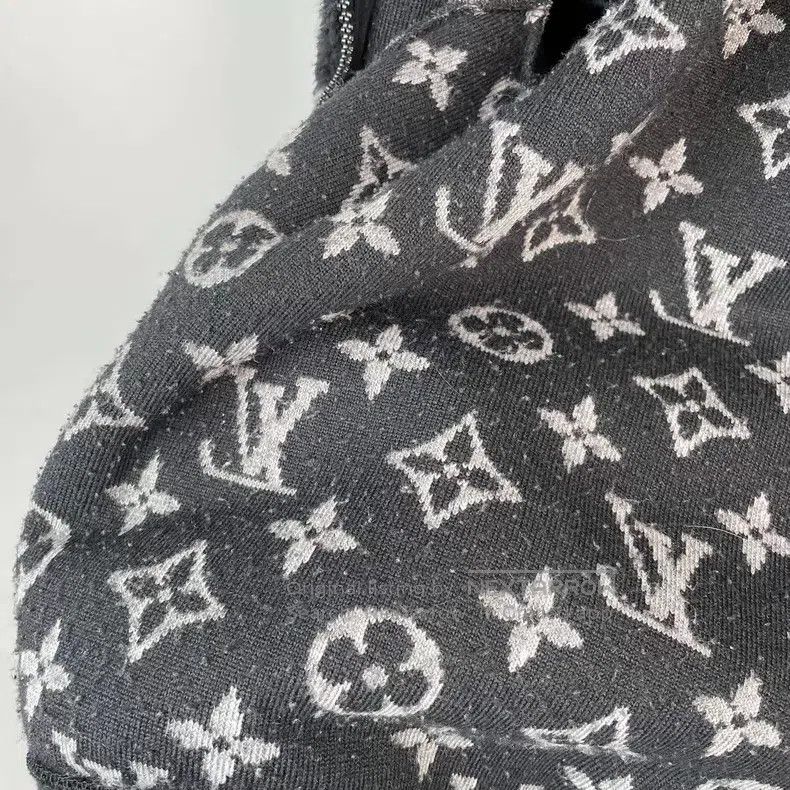 Louis Vuitton Louis Vuitton Monogram Black Logoed Teddy Cashmere Jacket Size US XS / EU 42 / 0 - 5 Thumbnail