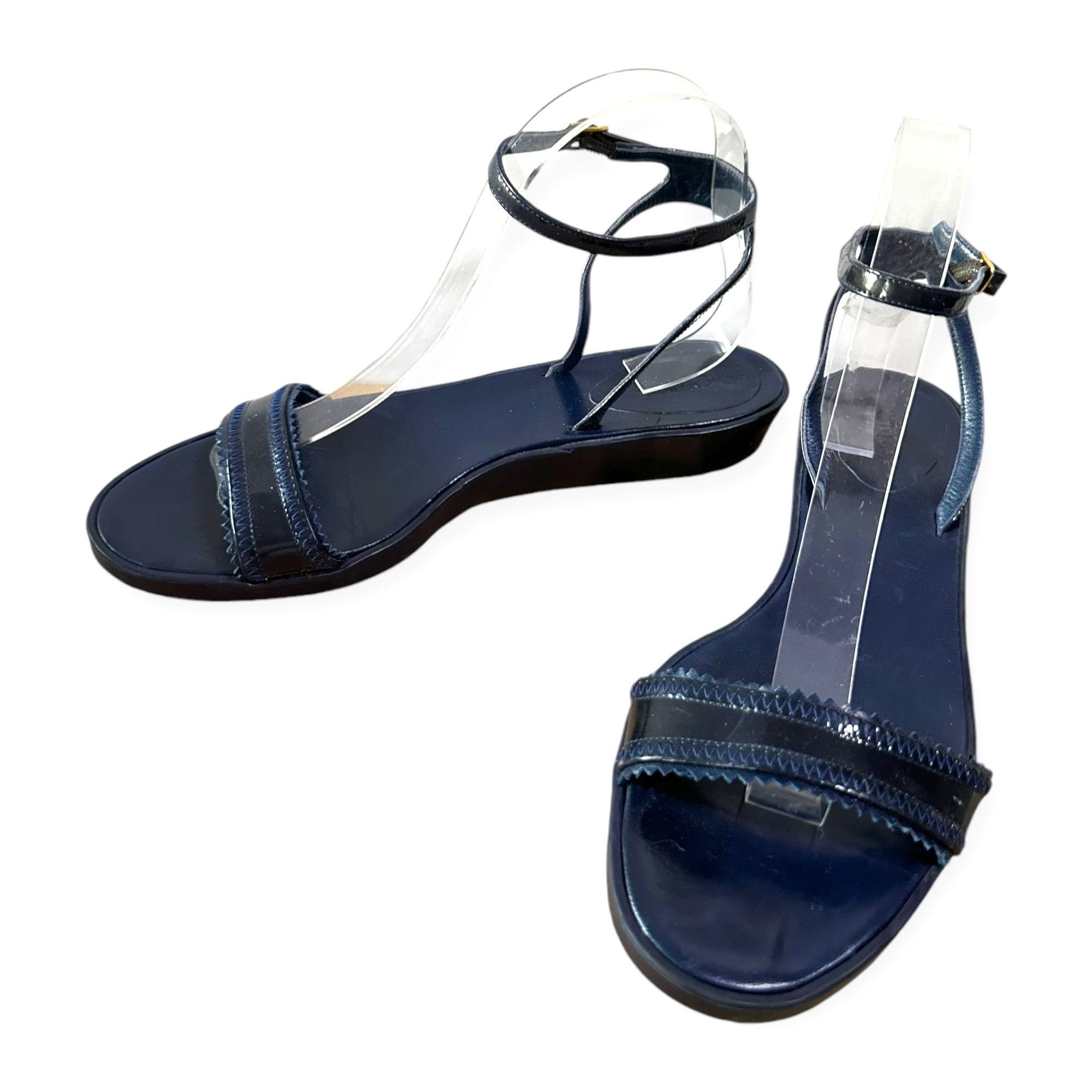 Chloe Rubber Wedge Ankle Strap Patent Sandals. Navy blue Si