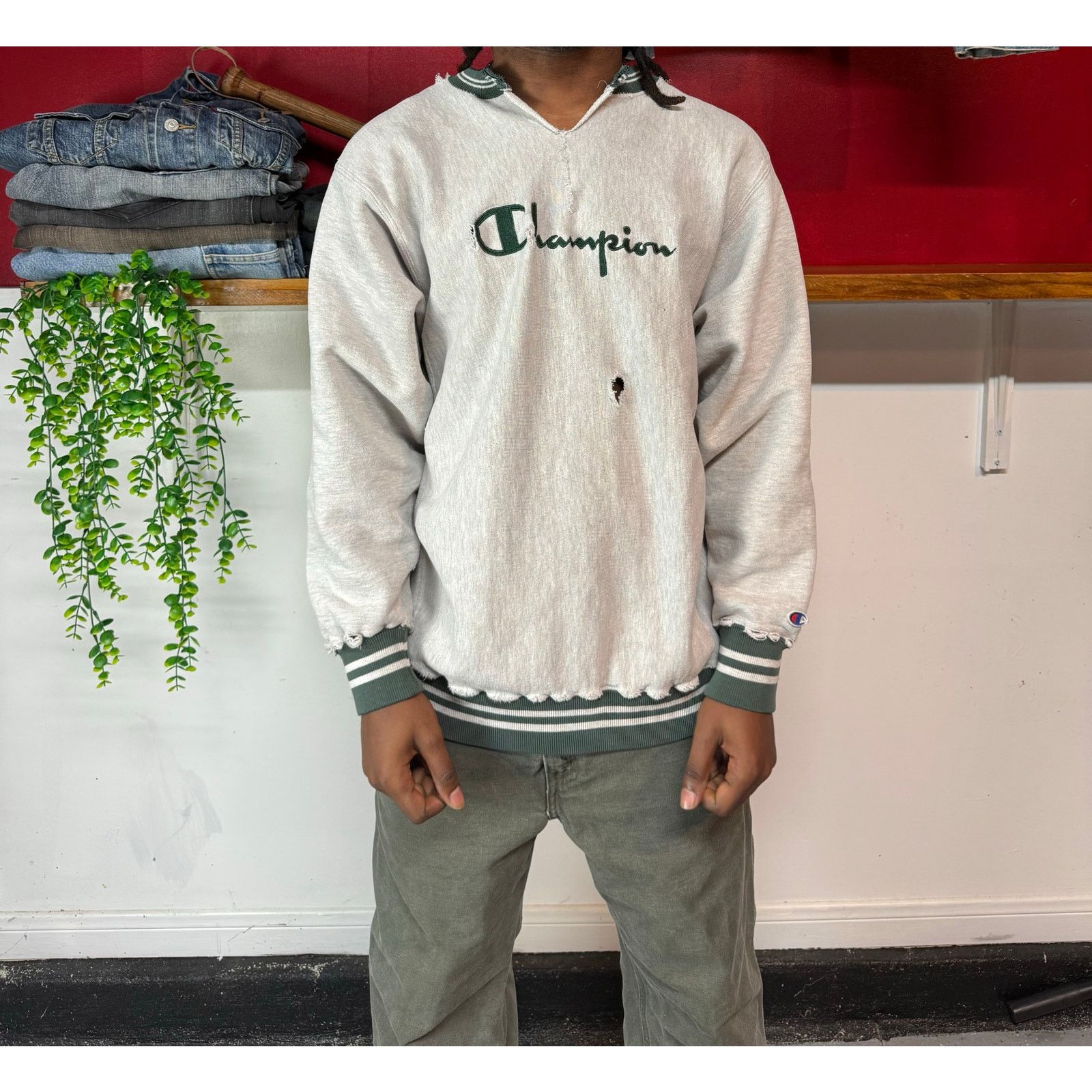 Champion distressed 90s champion reverse weave sweatshirt Size US XL / EU 56 / 4 - 1 Thumbnail