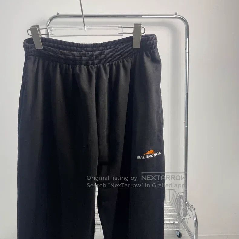Balenciaga Balenciaga size XS Embroidered Year of the Tiger logo swea Size US 27 - 3 Thumbnail