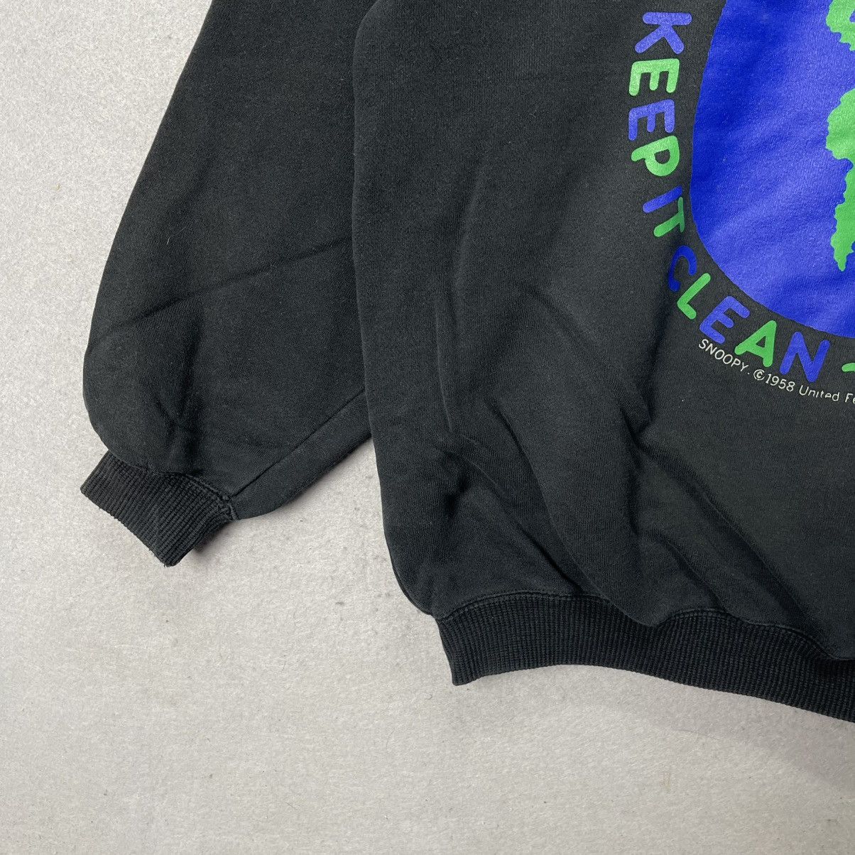Peanuts Vintage Peanuts Snoopy Sweatshirt – USA Licensed 1980s/1990s Size US M / EU 48-50 / 2 - 7 Thumbnail