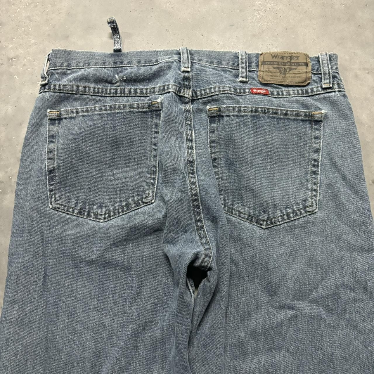 Japanese Brand × Vintage Crazy Vintage Y2K/2000s Grunge Medium Wash Essential Denim Jeans! Size US 34 / EU 50 - 7 Thumbnail