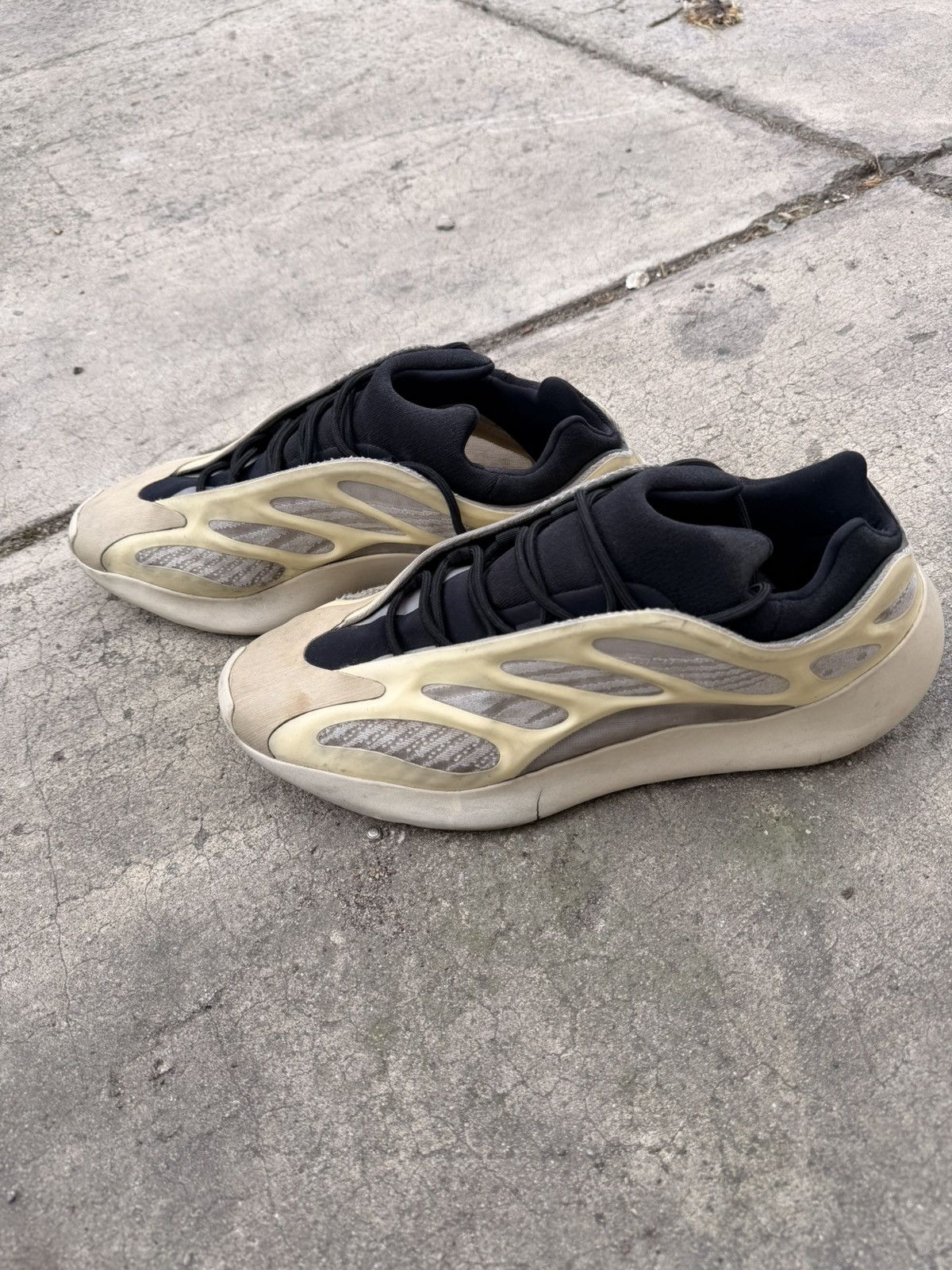 Adidas × Kanye West 🚨SIZE 16🚨 Yeezy Boost 700 V3 Azael Size US 15 / EU 48 - 2 Thumbnail