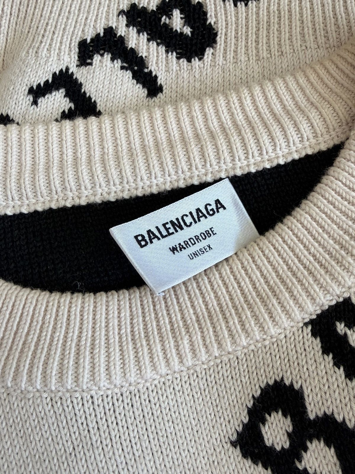Balenciaga Balenciaga All Over Logo Cropped Wool Sweater Unisex Size S Size S / US 4 / IT 40 - 6 Thumbnail