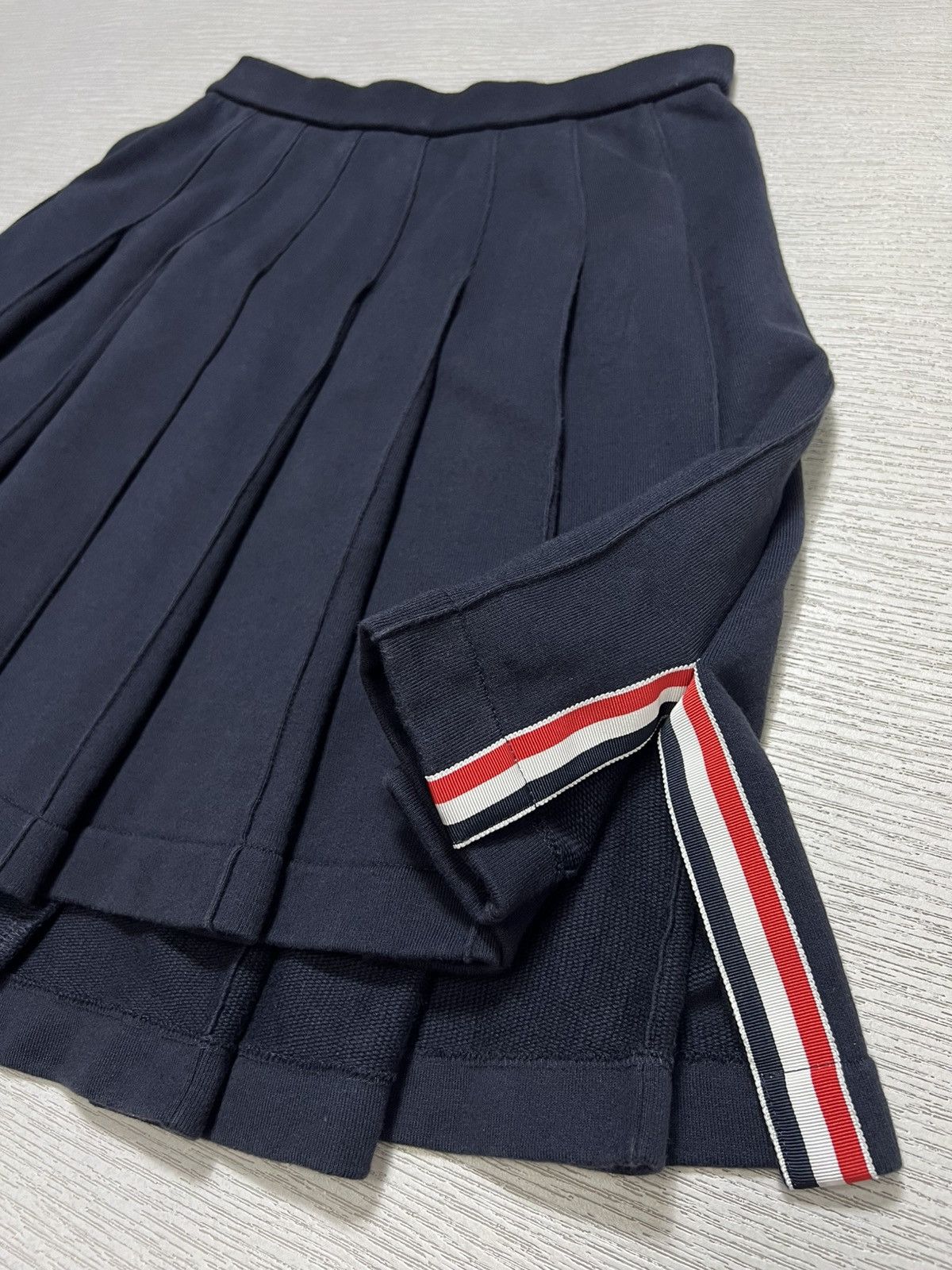 Thom Browne Thom Browne - Pleated Loopback Cotton Mini Skirt Size 25" / US 0 / IT 36 - 6 Thumbnail