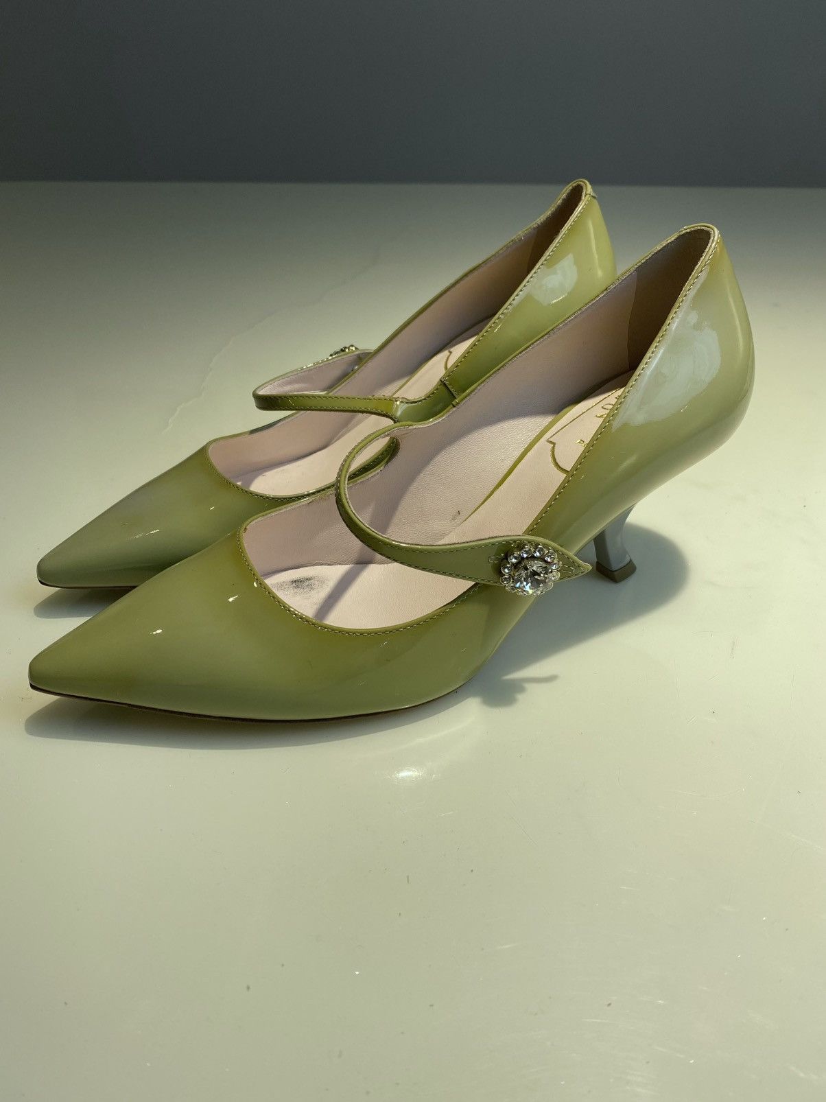 Roger Vivier Roger Vivier Diamond Embellishments Pumps 35.5 Size US 5 / IT 35 - 1 Thumbnail