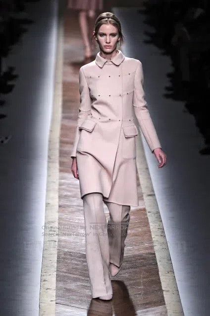 Valentino Valentino Nude coat coat Size M / US 6-8 / IT 42-44 - 1 Thumbnail