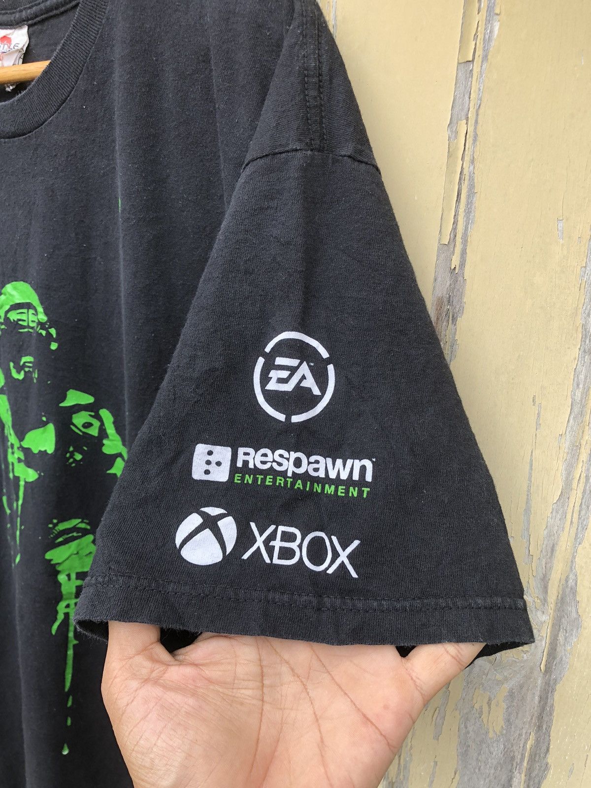 Japanese Brand Vintage Y2K RARE Titanfall EA Xbox Game Promo Tee Size US XL / EU 56 / 4 - 6 Thumbnail