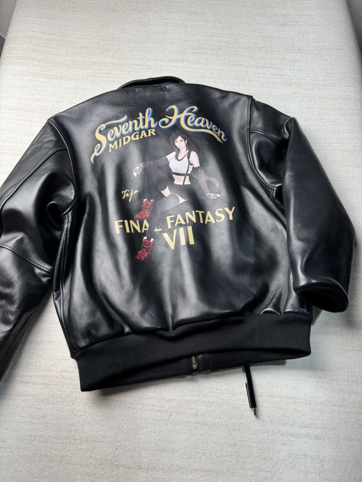 Avirex Avirex final fantasy VII A-2 leather jacket Tifa size 42 Size US L / EU 52-54 / 3 - 1 Thumbnail