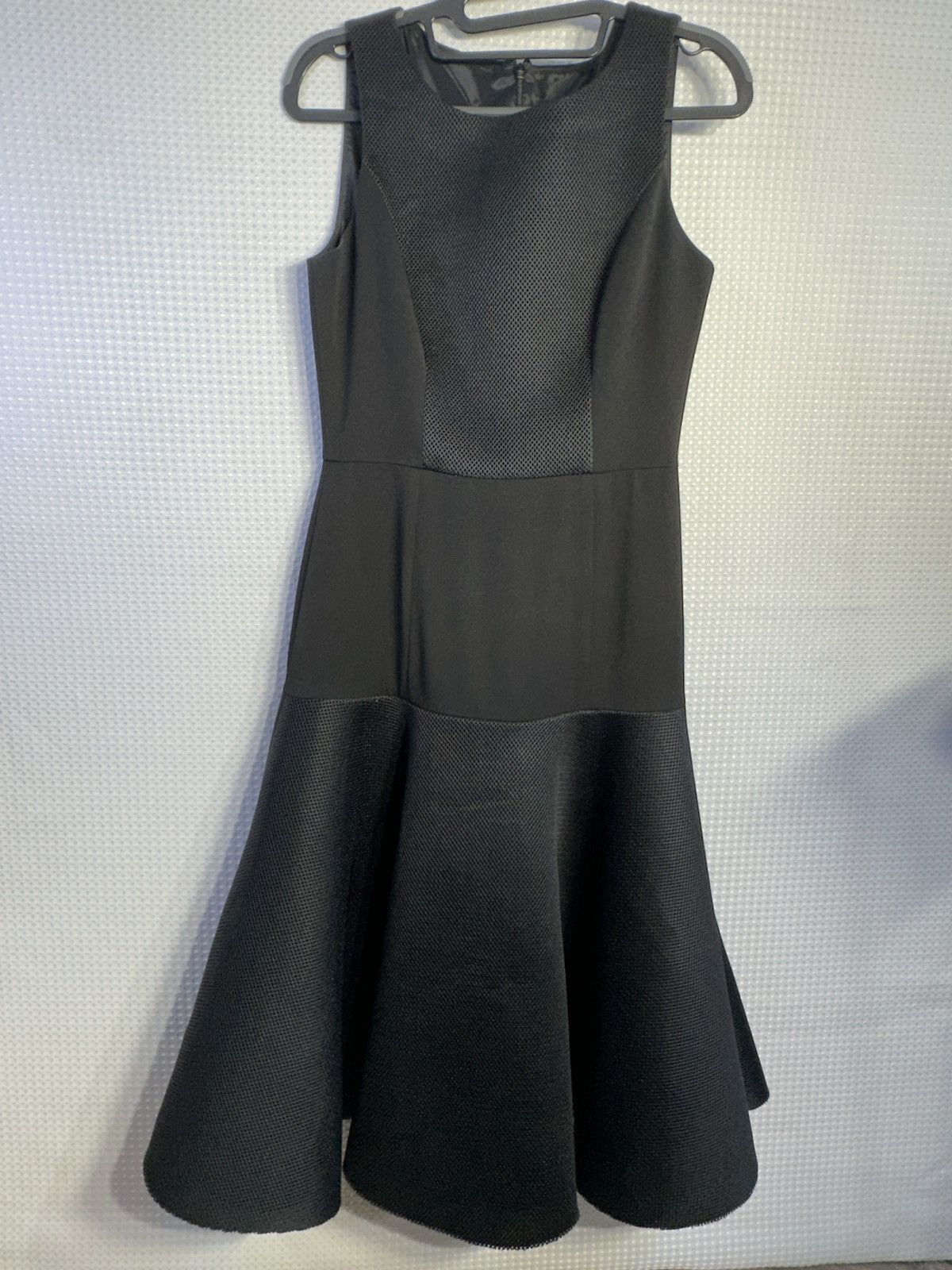 Black Halo BLACK HALO Sleeveless Mesh Hem Fit Midi Dress ) Size S / US 4 / IT 40 - 3 Thumbnail