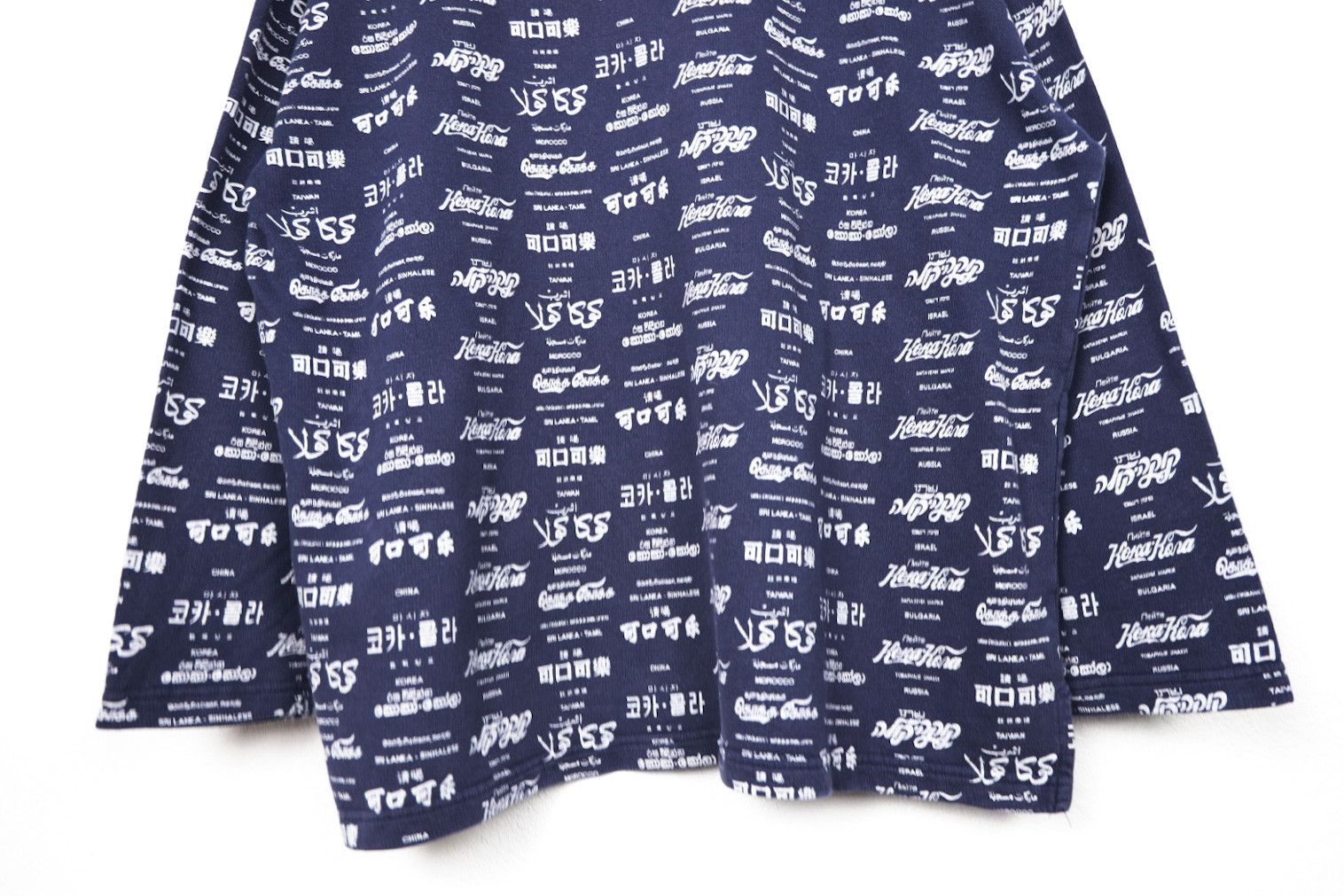 Coca Cola × Vintage Vintage Coca Cola 1996 International Graphic Logo Sweater LS Size US L / EU 52-54 / 3 - 11 Thumbnail
