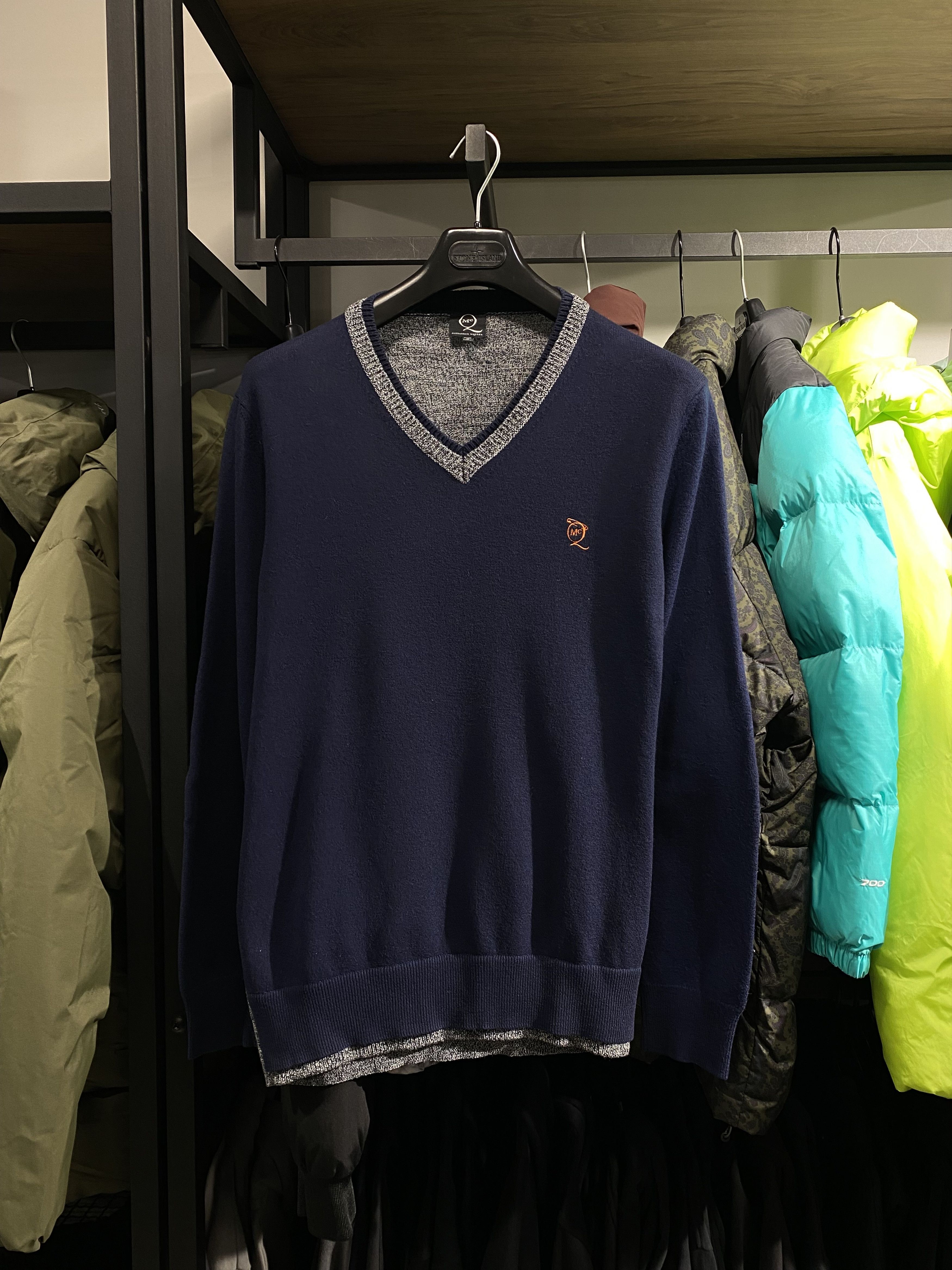 Alexander McQueen Vintage Alexander Mcqueen wool V sweater ss12 size L Size US L / EU 52-54 / 3 - 1 Thumbnail