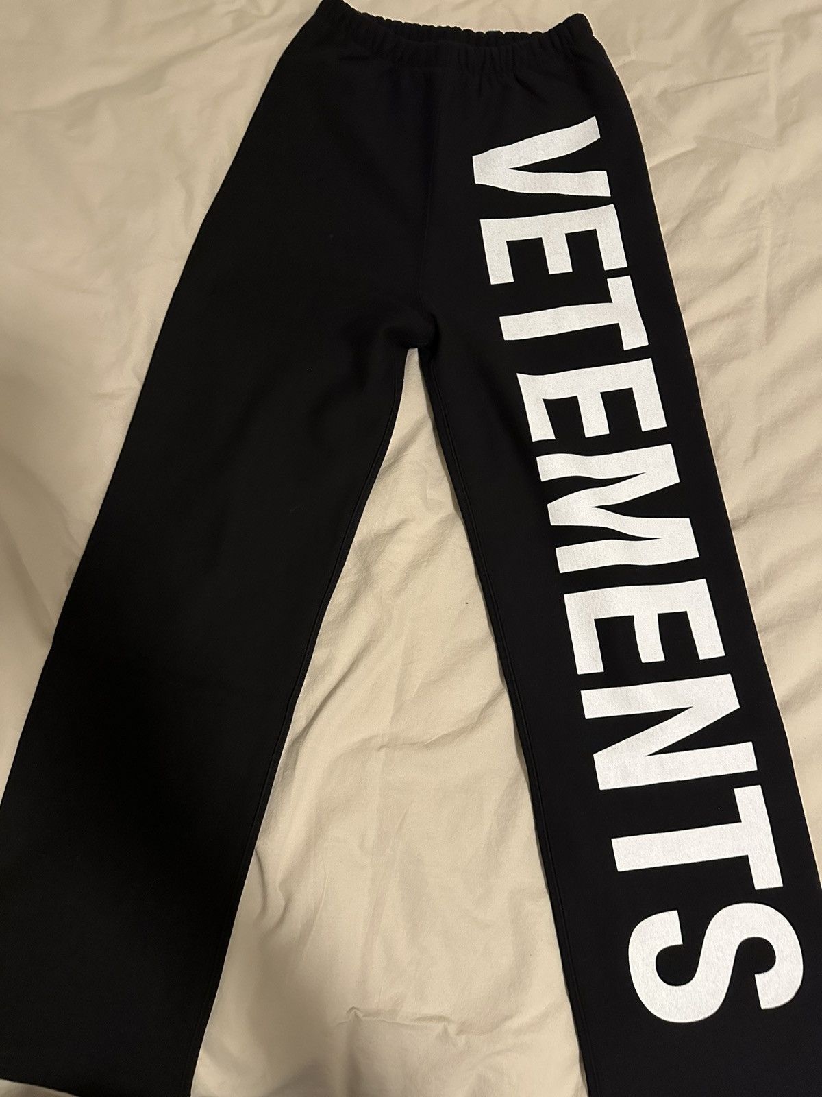 Vetements Vetements logo sweatpants 2019 | Grailed