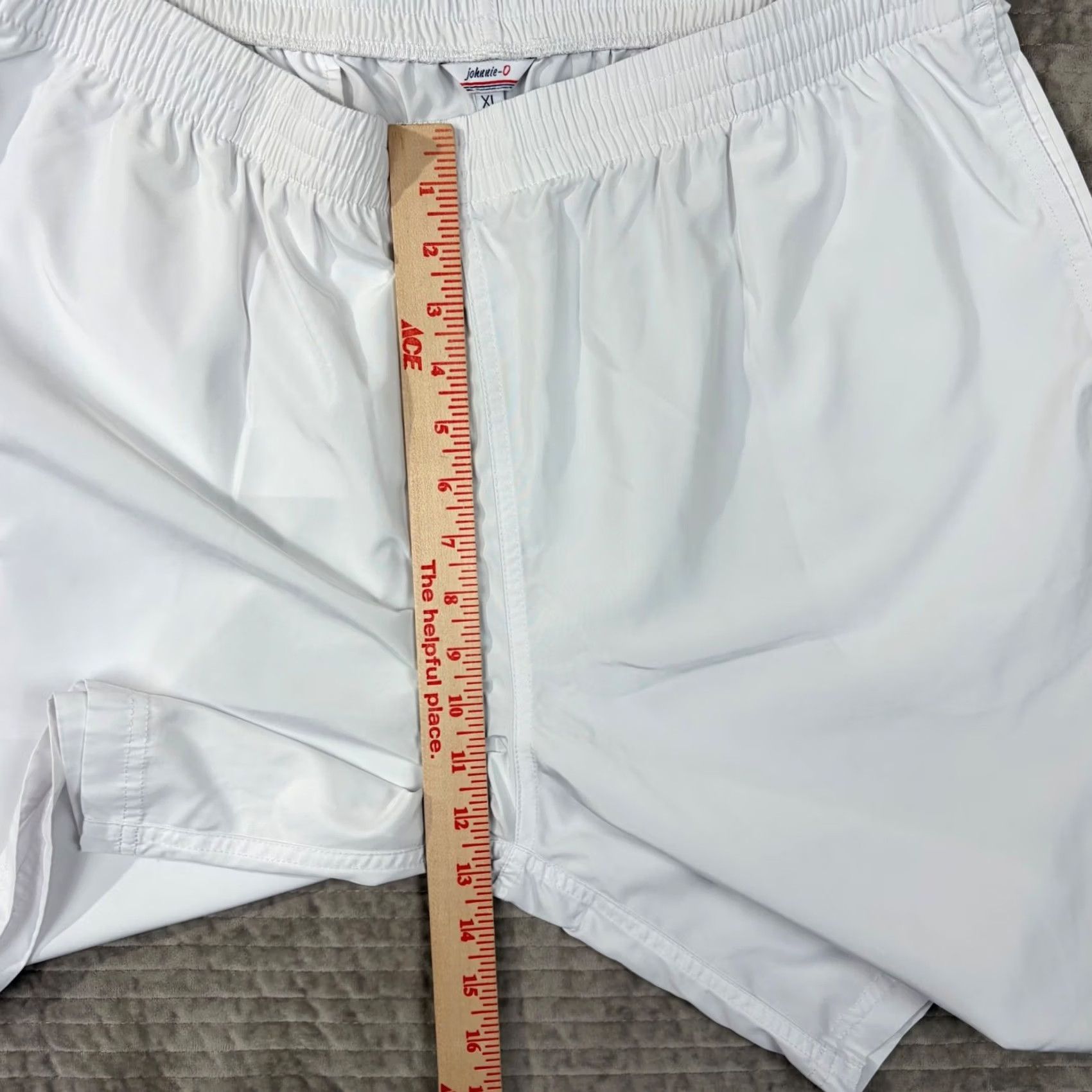 johnnie-O VINTAGE? No. Johnnie-O Mens XL White Performance Golf Swim Shorts Elastic Waist Board Shorts Shirt? Size US 35 - 5 Thumbnail